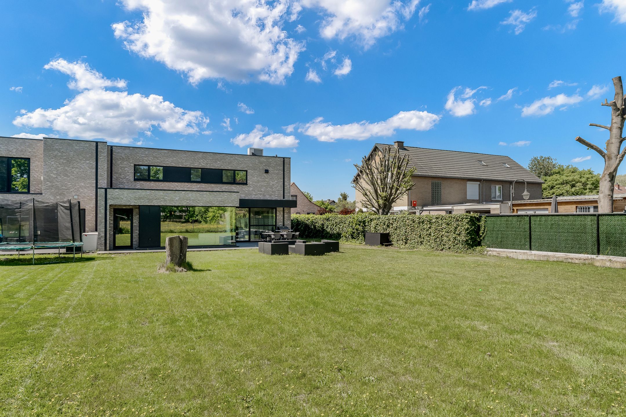 Strakke architectuur en moderne luxe in Diepenbeek foto 32