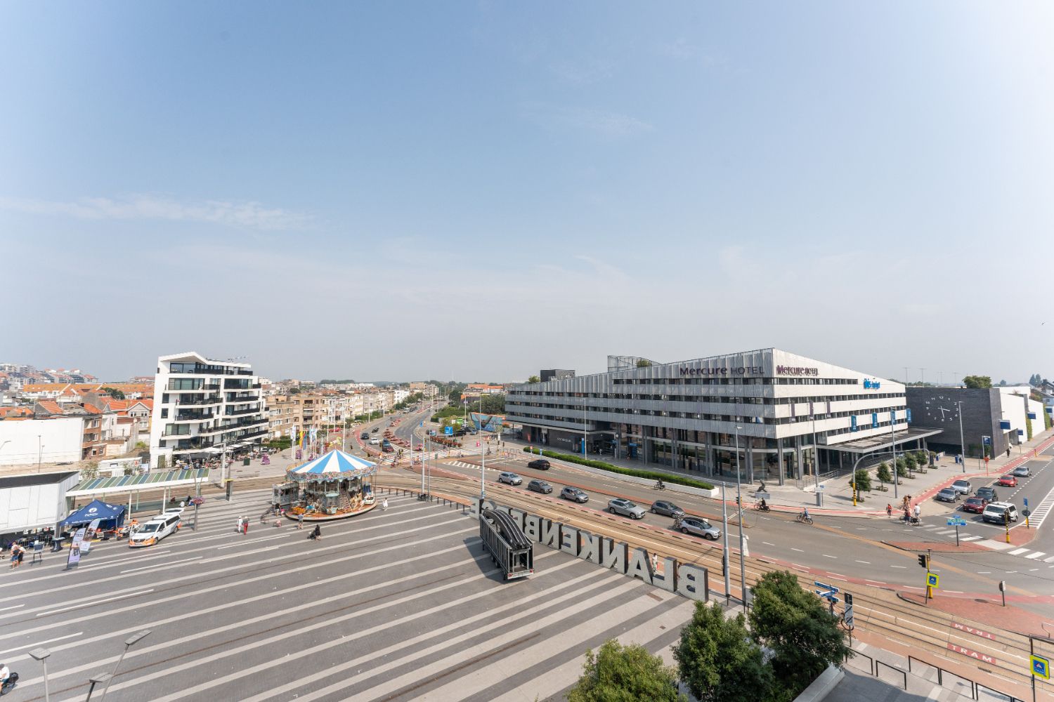 Prachtig instapklaar 2 slaapkamer appartement met een fantastisch zicht over het Stationsplein foto 14