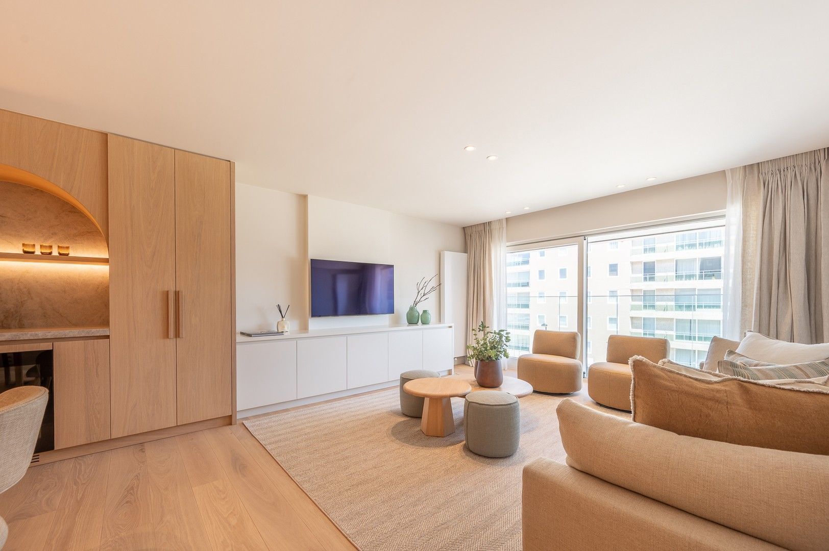 Prachtig en luxueus gerenoveerd appartement met zeezicht, centraal gelegen in het Zoute. foto 2