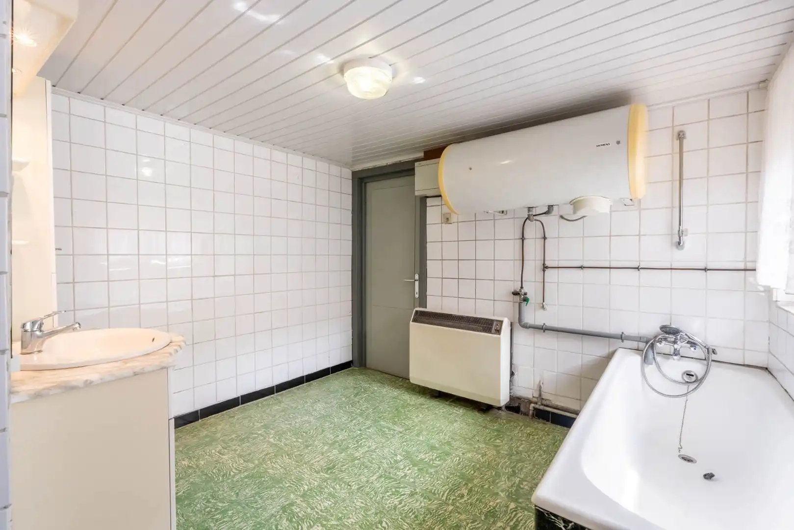 Charmante, te renoveren woning op een perceel van 9a14ca met ruime garage in achtertuin!  foto 15