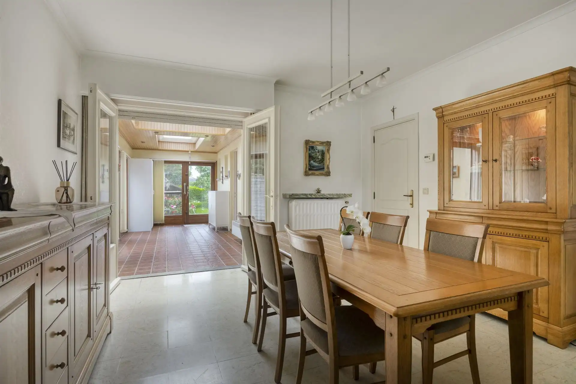 Woning met 3 slaapkamers, tuin en garage.  foto 6