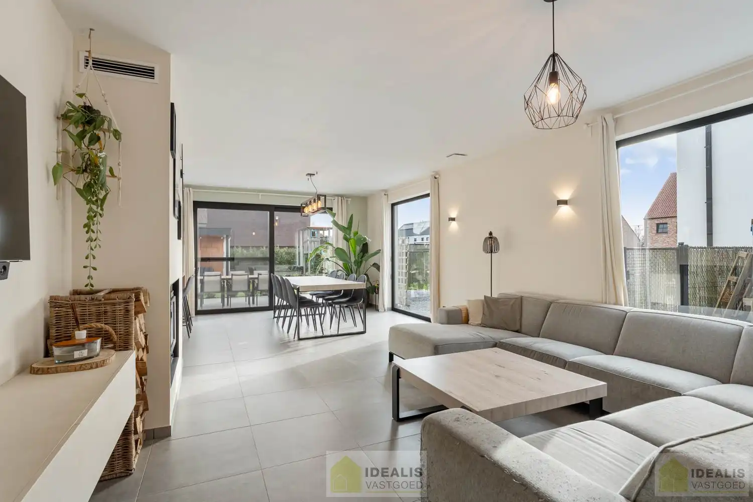 RECENTE, PERFECT ONDERHOUDEN EN MODERN OPGETROKKEN WONING foto 14