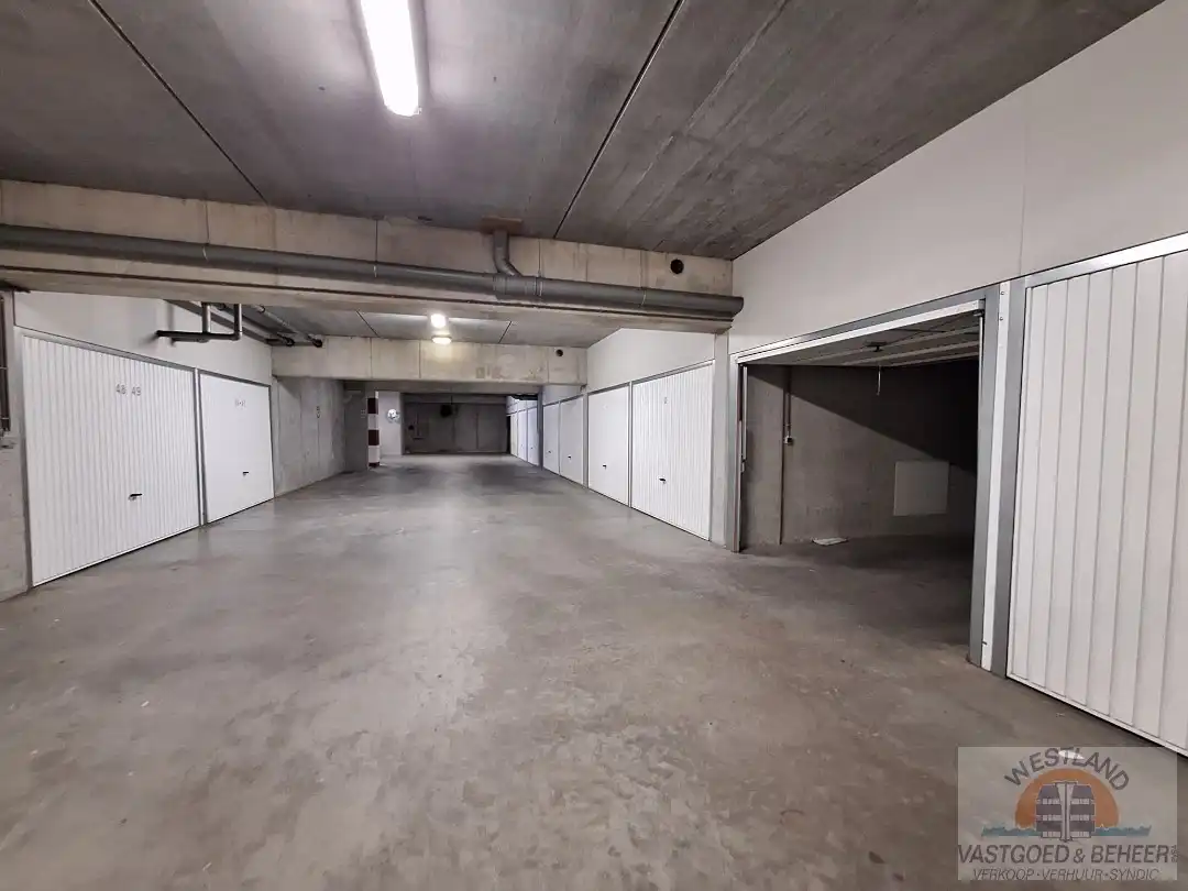 Garagebox in ruime afgesloten ondergrondse parking foto 2