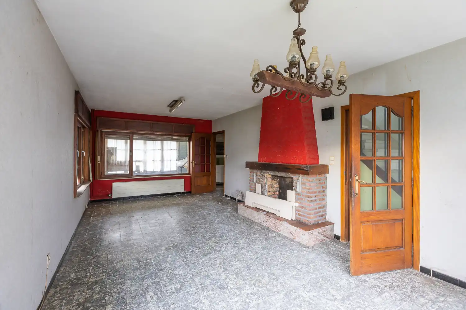 Te renoveren woning op uitstekende locatie foto 6