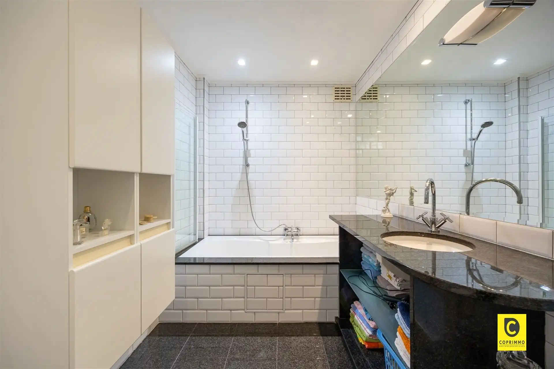 Charmant 3slpk dakappartement met terras en P foto 28