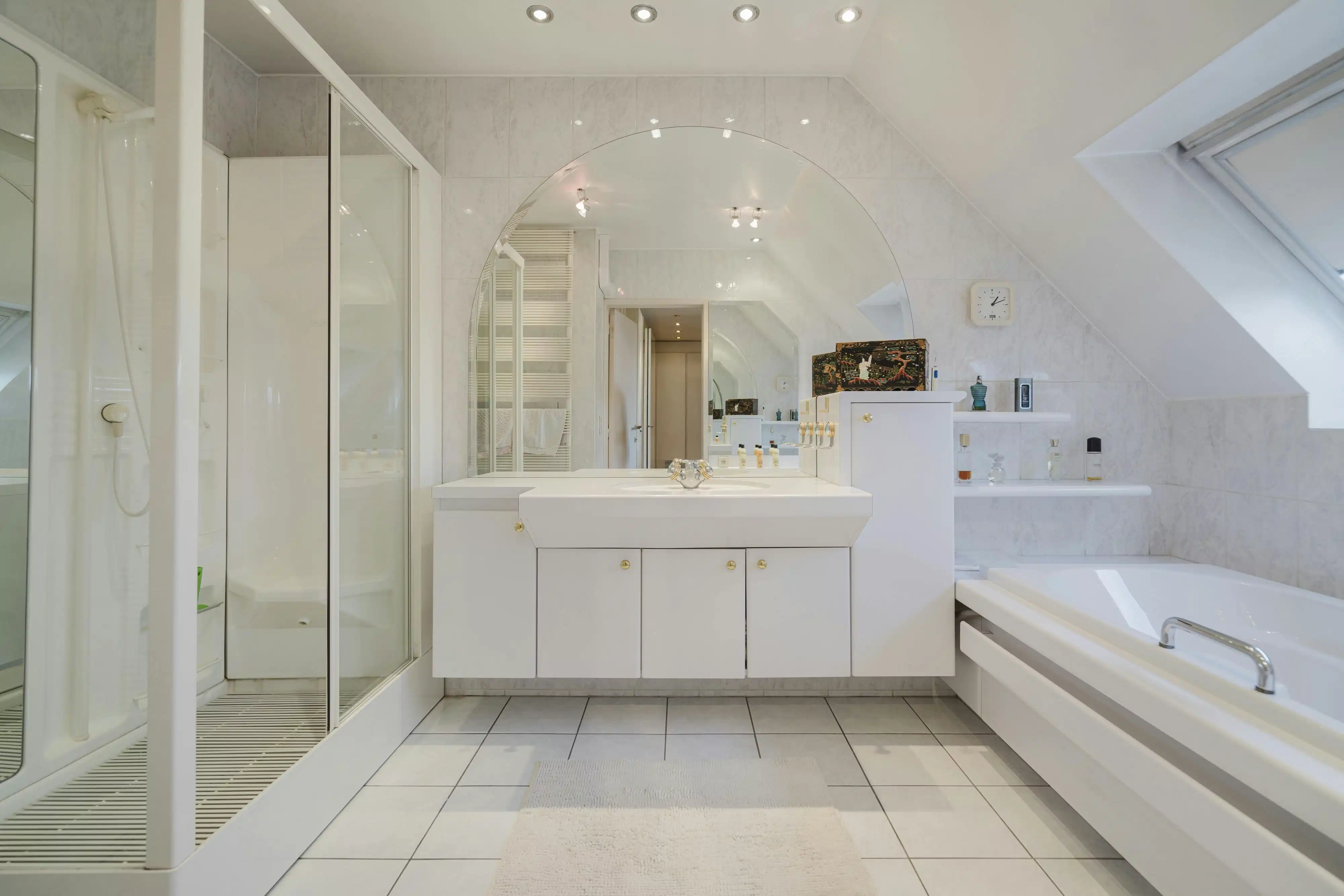 Ruim appartement met 3 slaapkamers en zicht op de Leie te koop in Kortrijk! foto 9