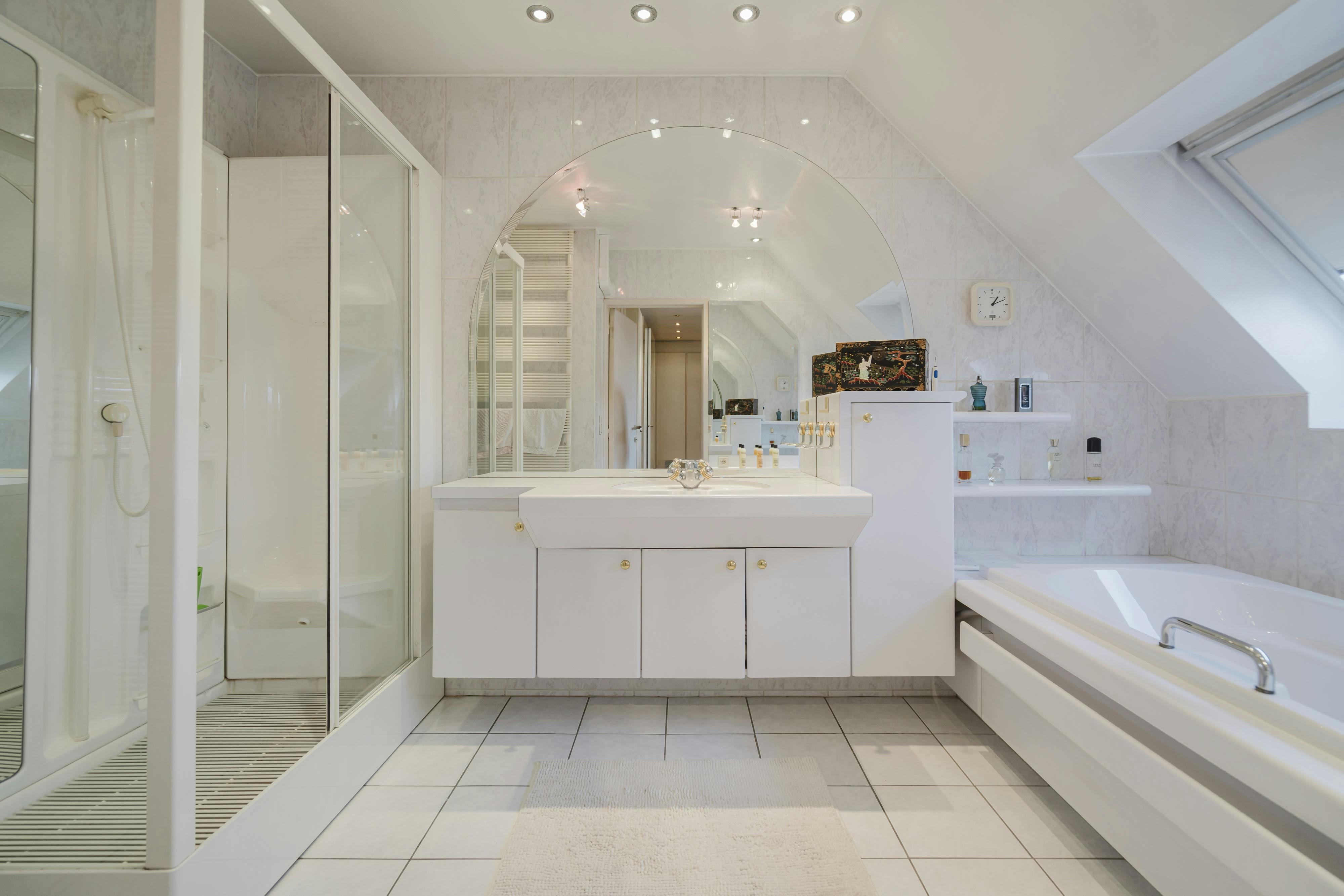 Ruim appartement met 3 slaapkamers en zicht op de Leie te koop in Kortrijk! foto 10