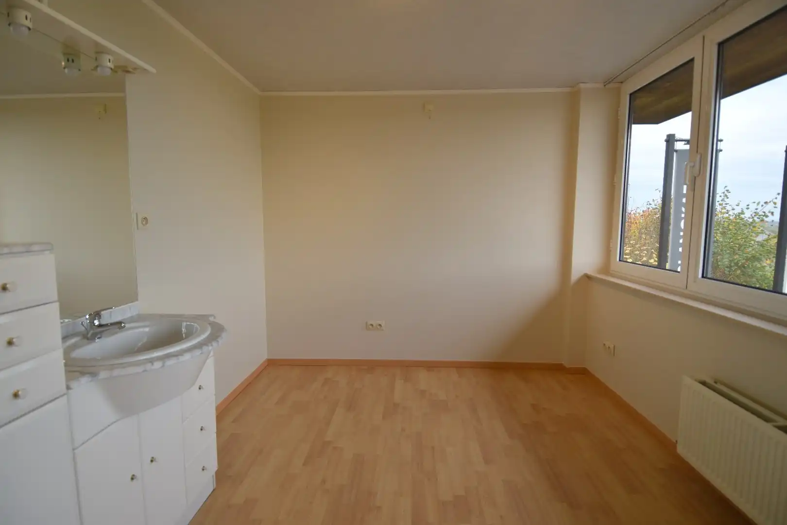 Commercieel pand met showroom, atelier, parking én bovenliggend appartement te koop in Bellegem foto 22
