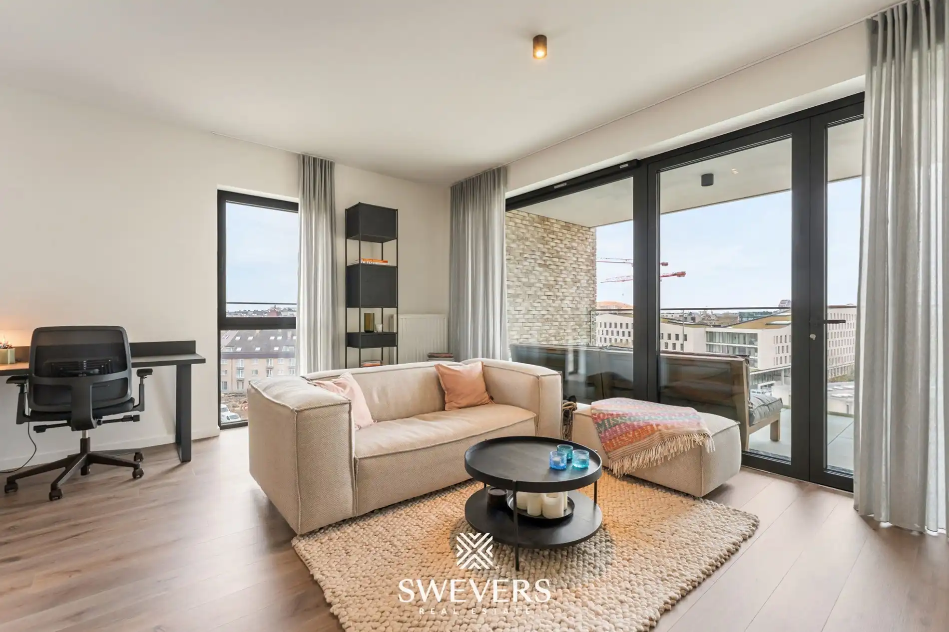 Luxueus, energiezuinig appartement met zonnig terras met skyline in centrum Hasselt  foto {{pictureIndex}}