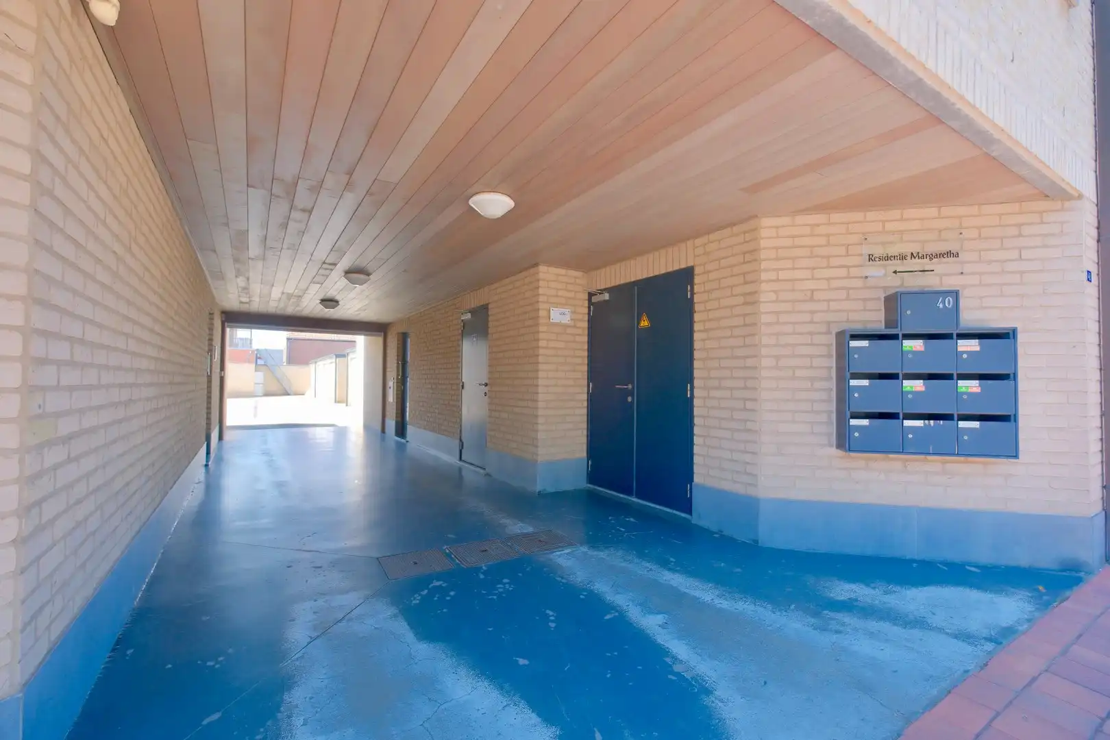 LICHTERVELDE – gelijkvloers app met 1 slpk, binnenkoer en garage foto 10