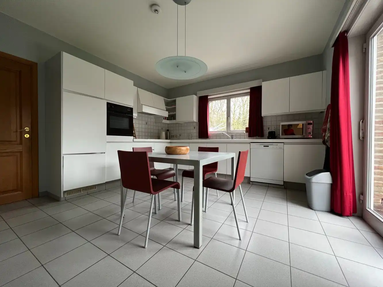 Ruime gezinswoning met zonnige tuin foto 5