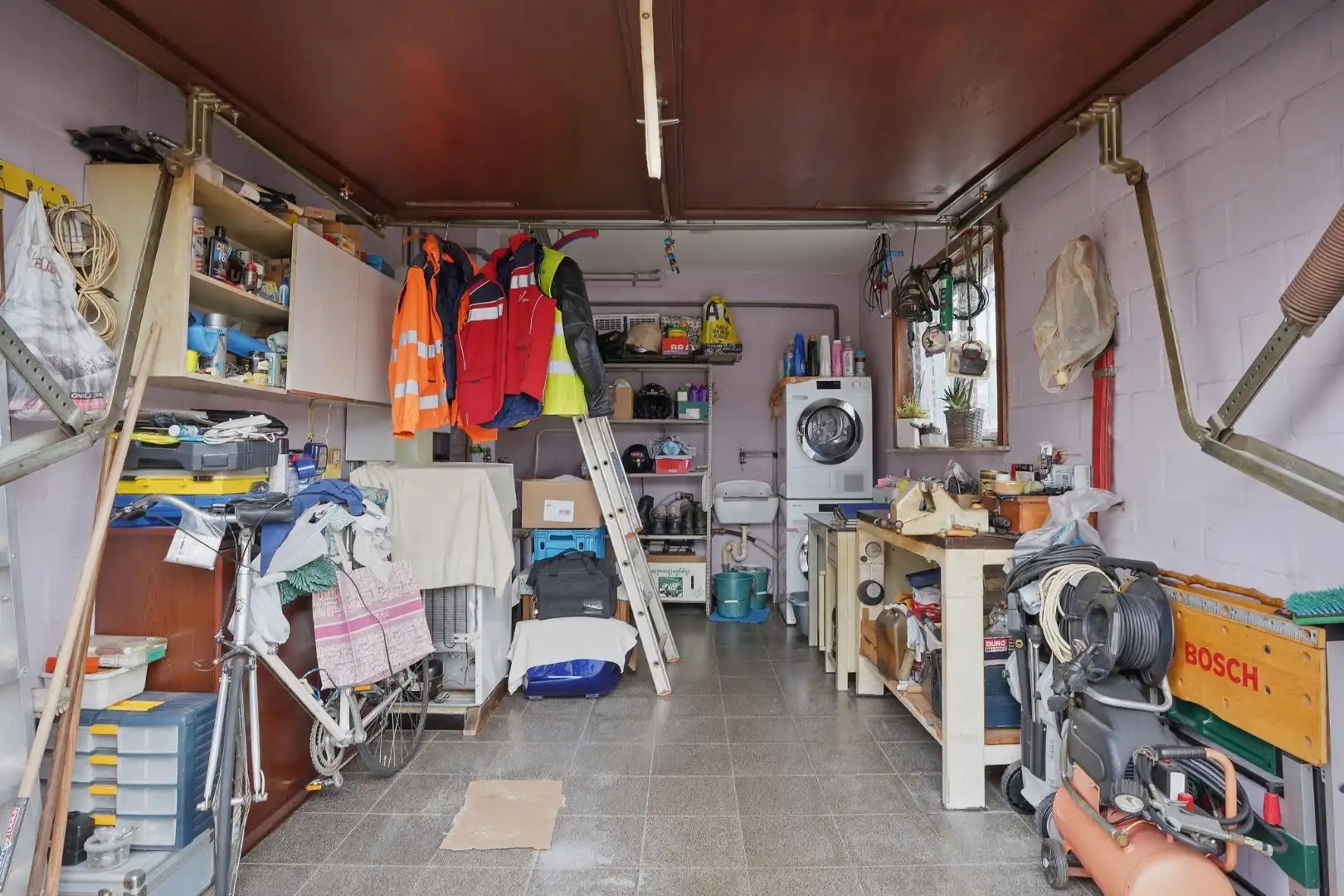 Alleenstaande bungalow met garage en tuin  op 684 m² foto 19