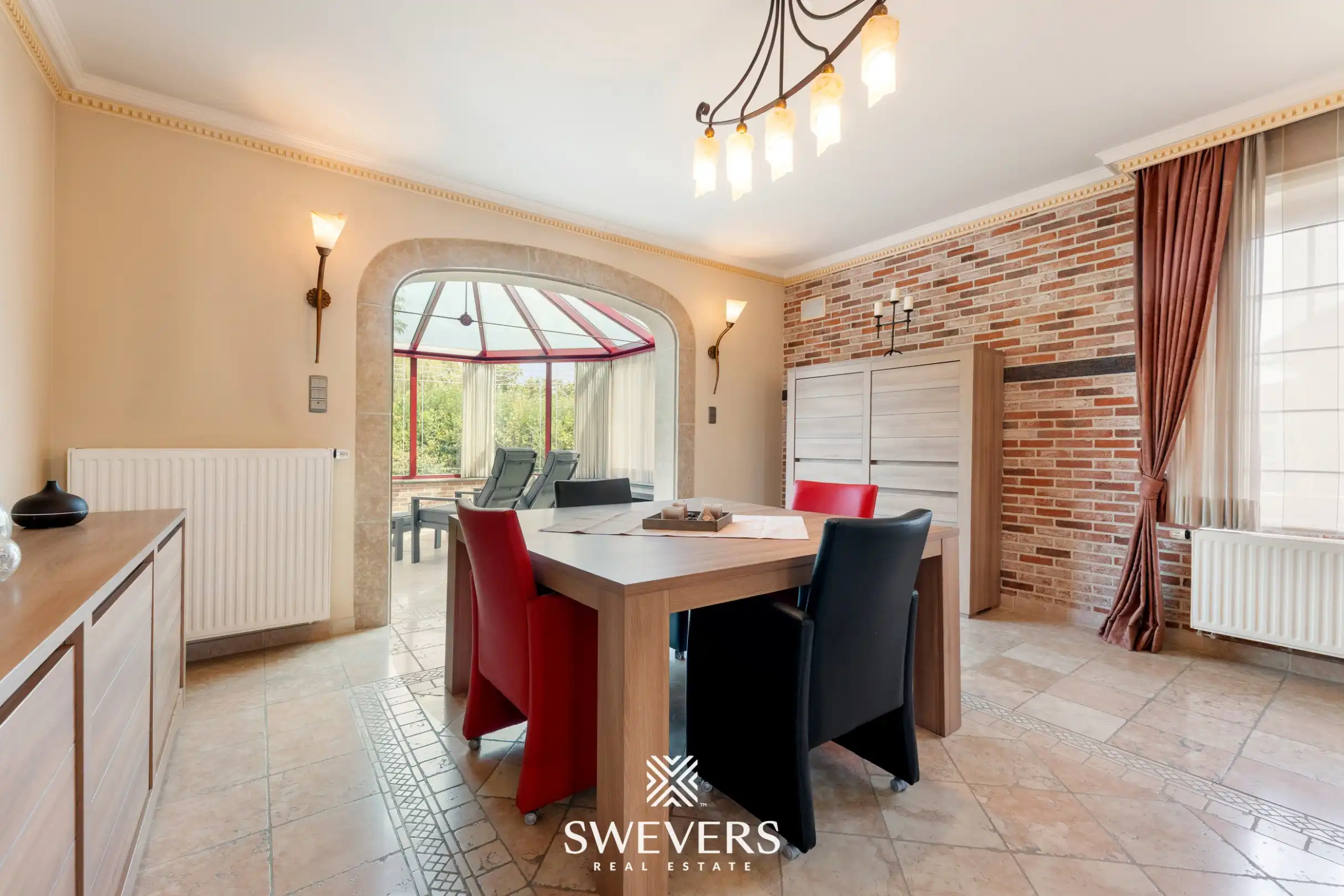 Ruime en instapklare villa met 5 slaapkamers op een perceel van 22a 96ca foto 13