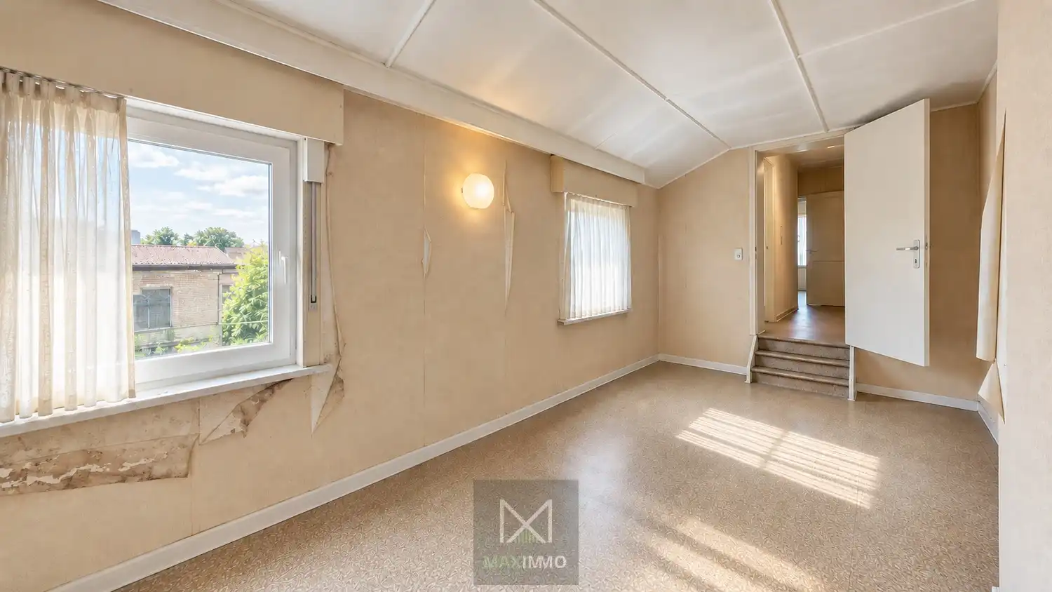 Ruime woning met dubbele garage, grote tuin en prachtig zicht op de velden foto 15