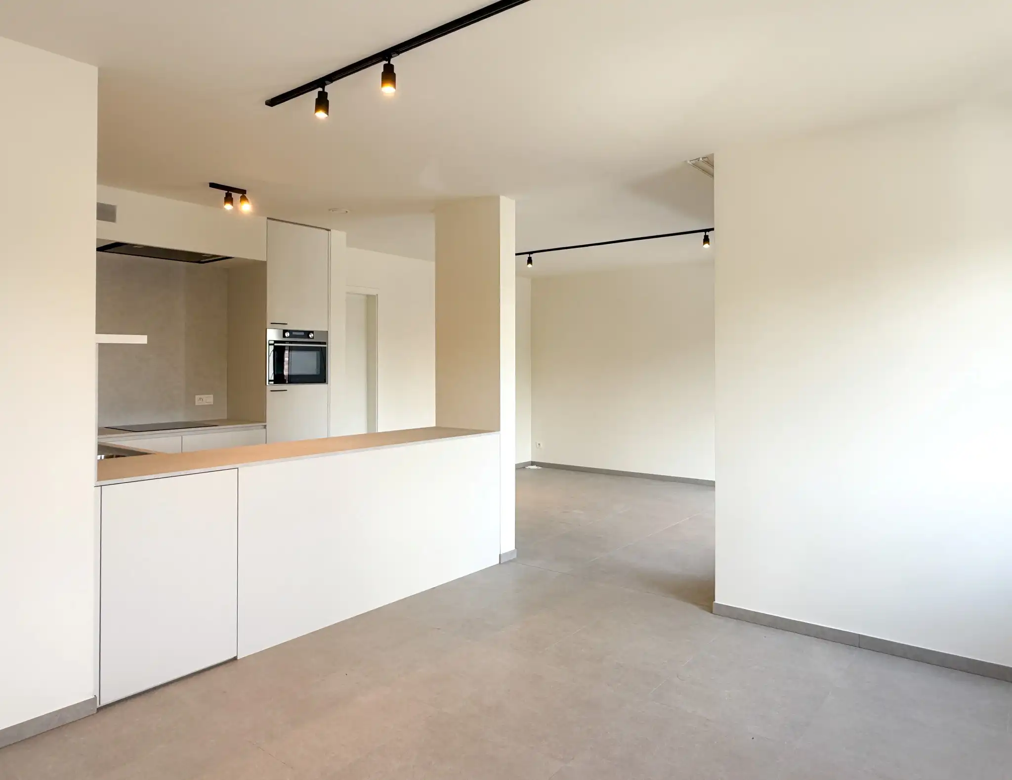 Lichtrijk nieuwbouwappartement met twee slaapkamers, terras en autostaanplaats foto 6