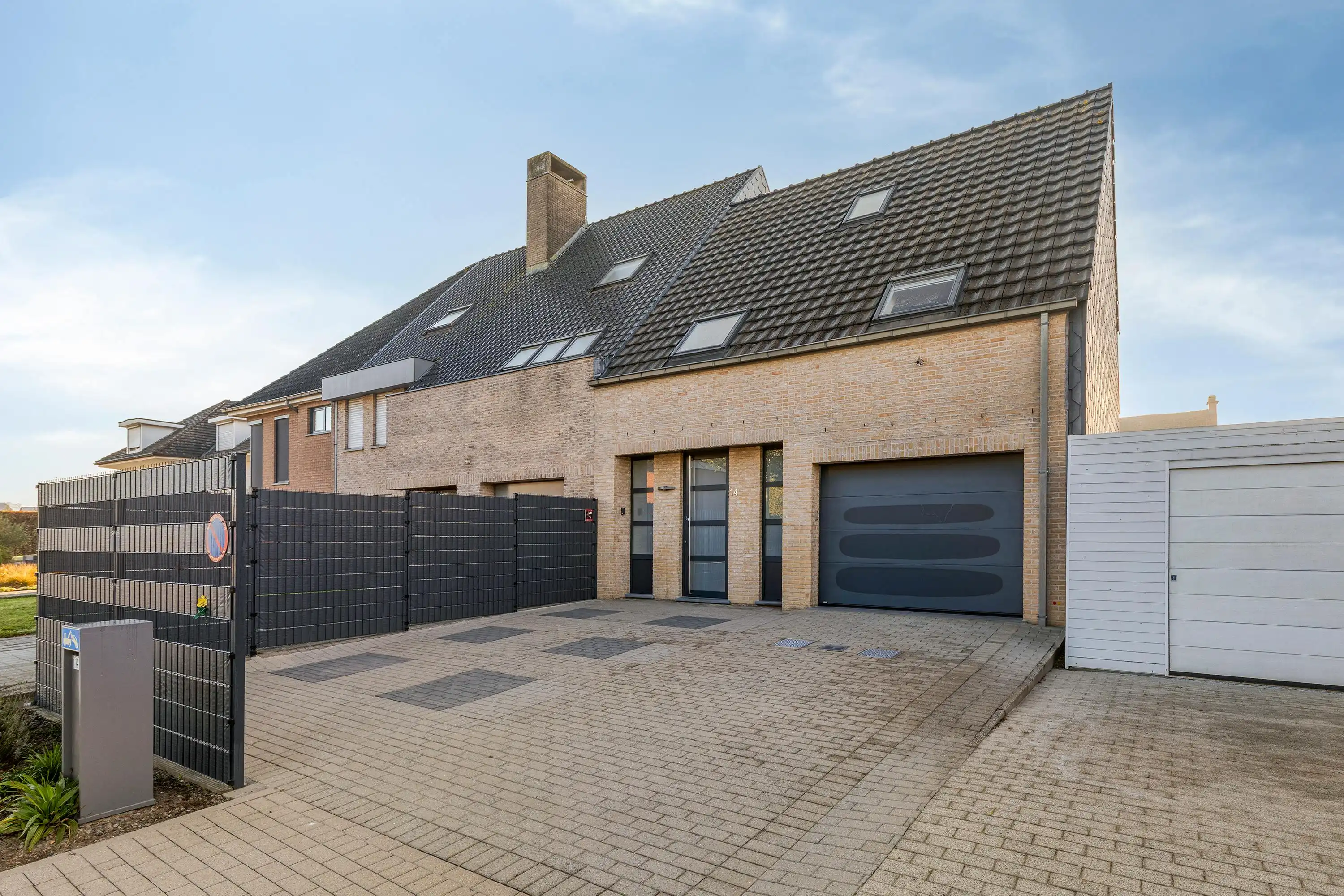 Instapklaar huis met 3 kamers te koop in Oudenaarde foto {{pictureIndex}}