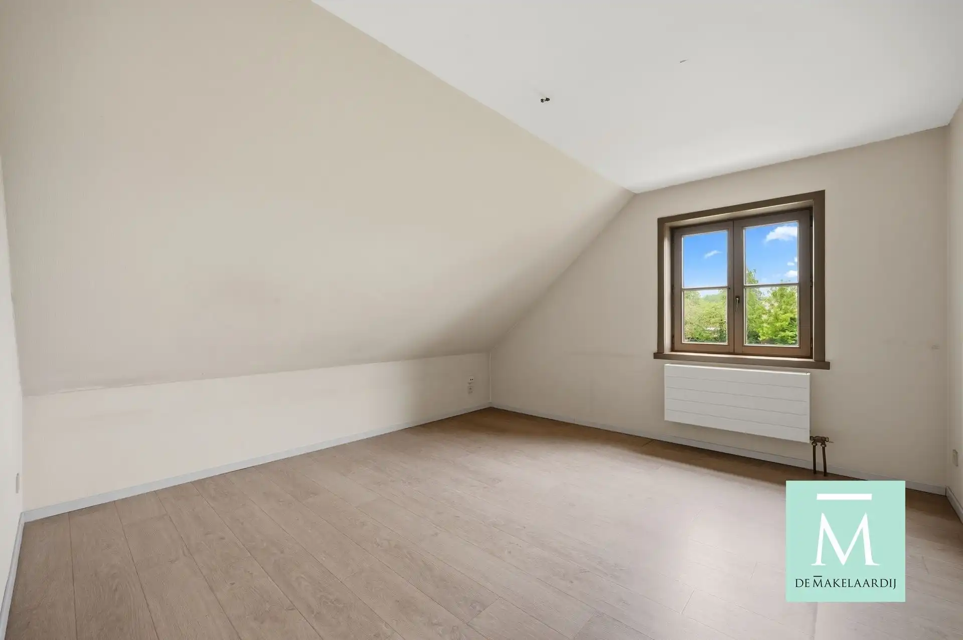 Ruime woning met 4 slaapkamers, garage en diepe tuin op toplocatie! foto 10