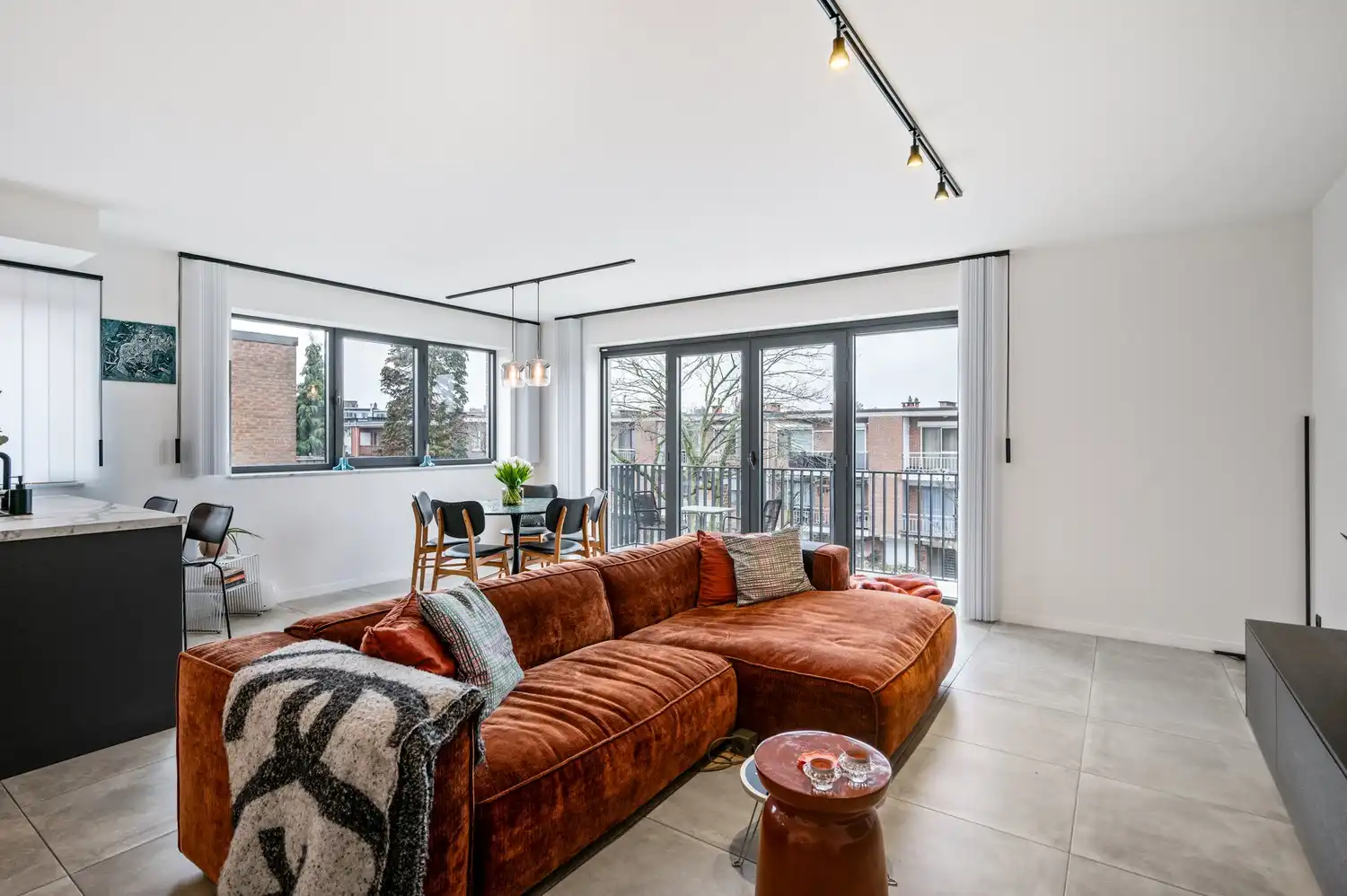 Recent 2-slaapkamerappartement met terras op rustige ligging in Borsbeek. foto 4