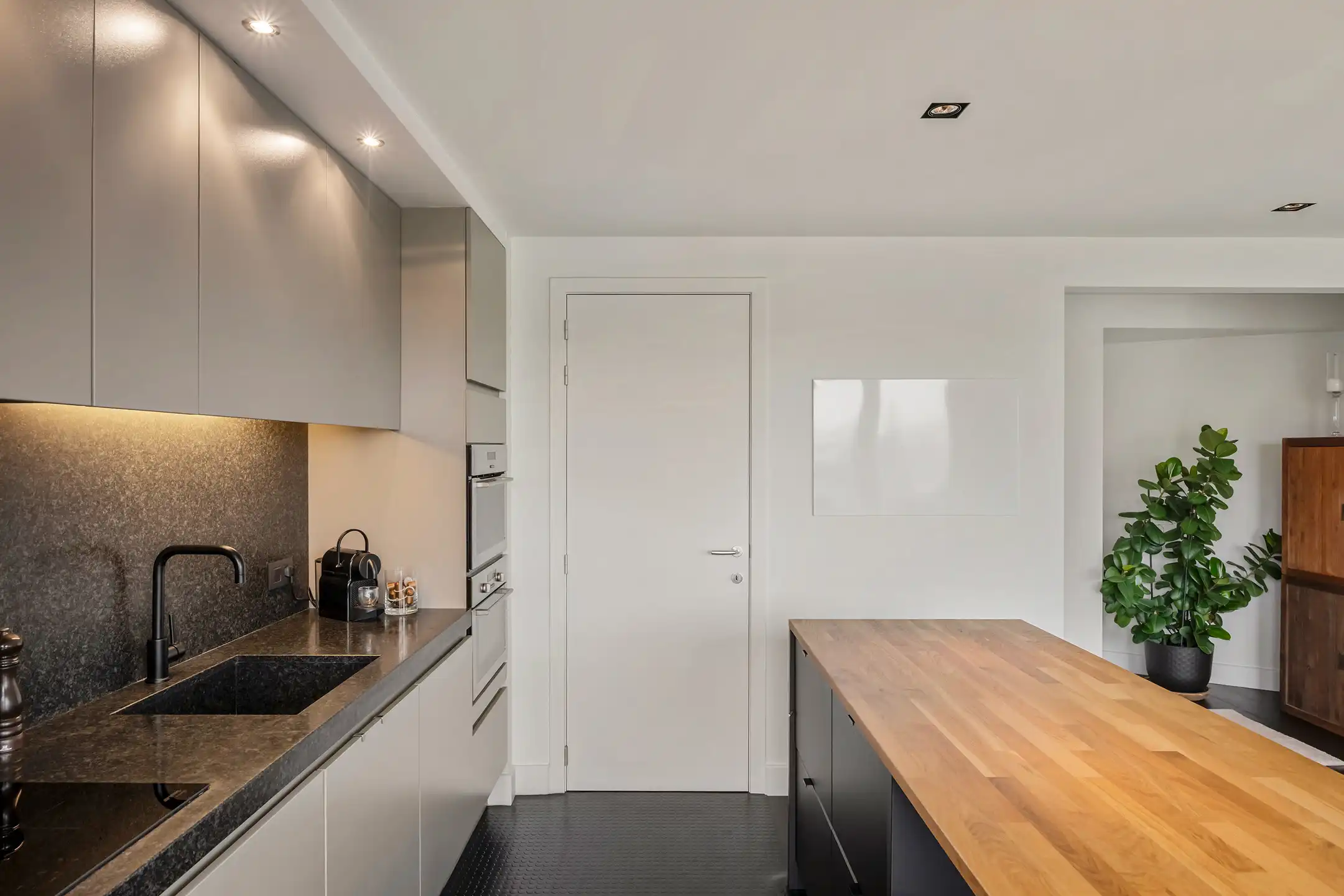 Instapklaar 2-slaapkamerappartement met panoramisch uitzicht en zuidwestgericht terras foto 7