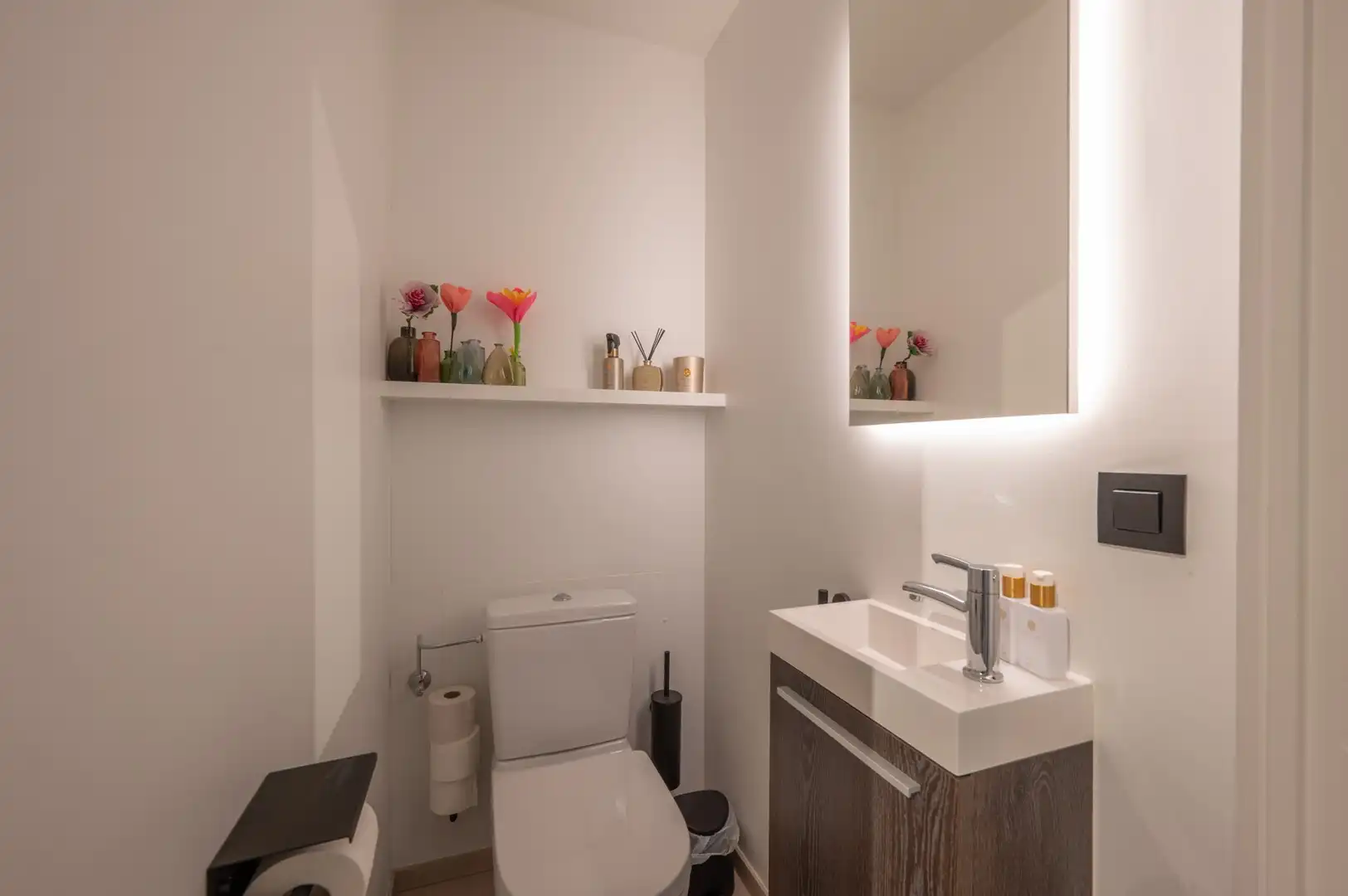 Gerenoveerd appartement met terras, twee slaapkamers en zwembad foto 8