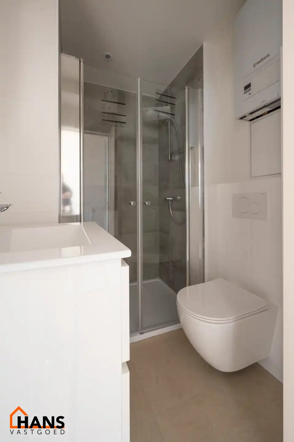 Gerenoveerd appartement met balkon. foto 10