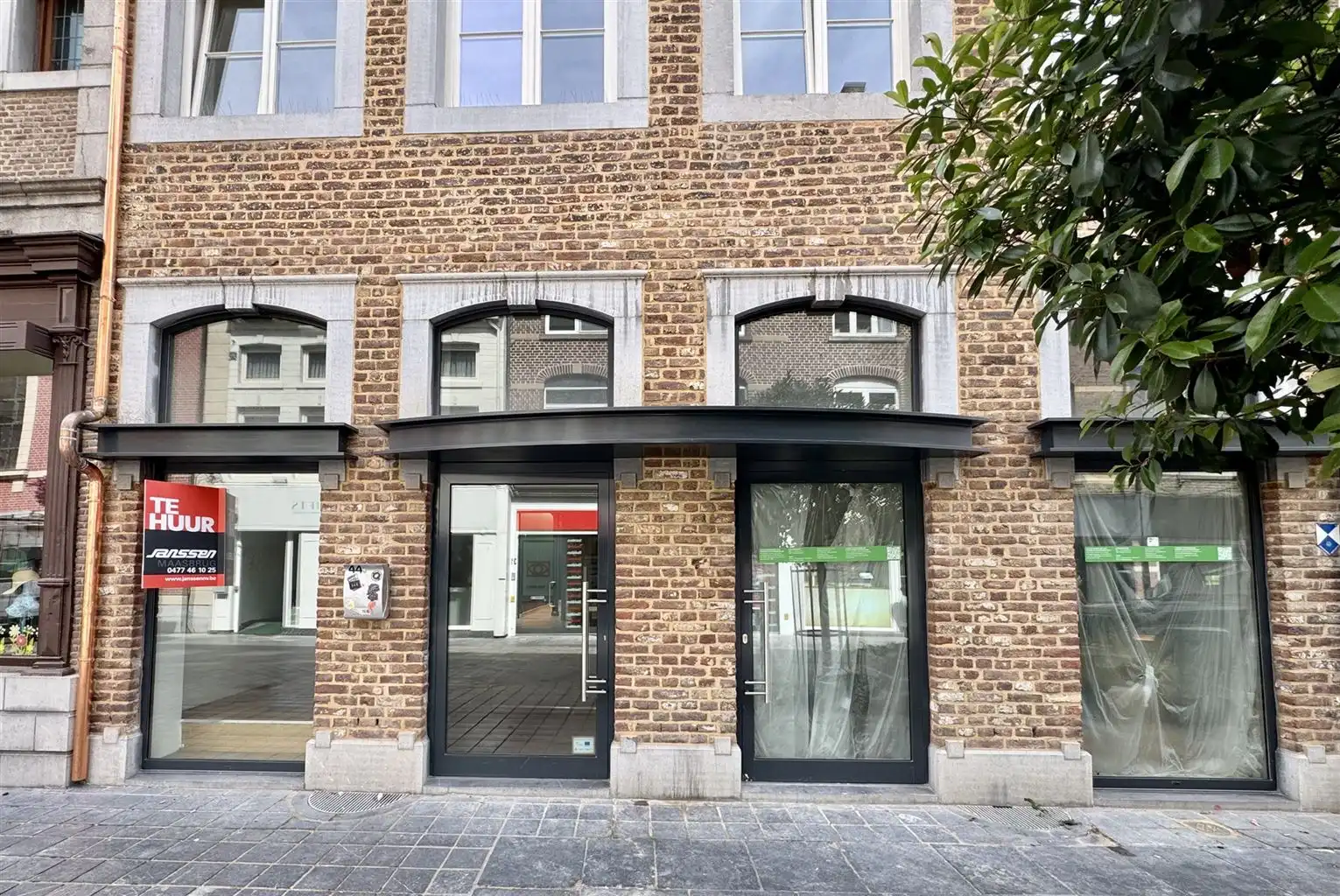 Karaktervolle handelsruimte met diverse mogelijkheden in hartje Maaseik  foto 16