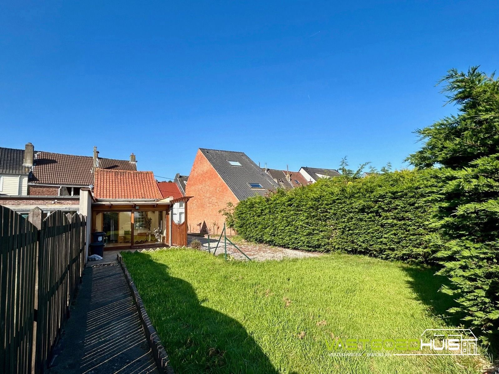 Karaktervolle, halfopen gezinswoning met tuin foto 8