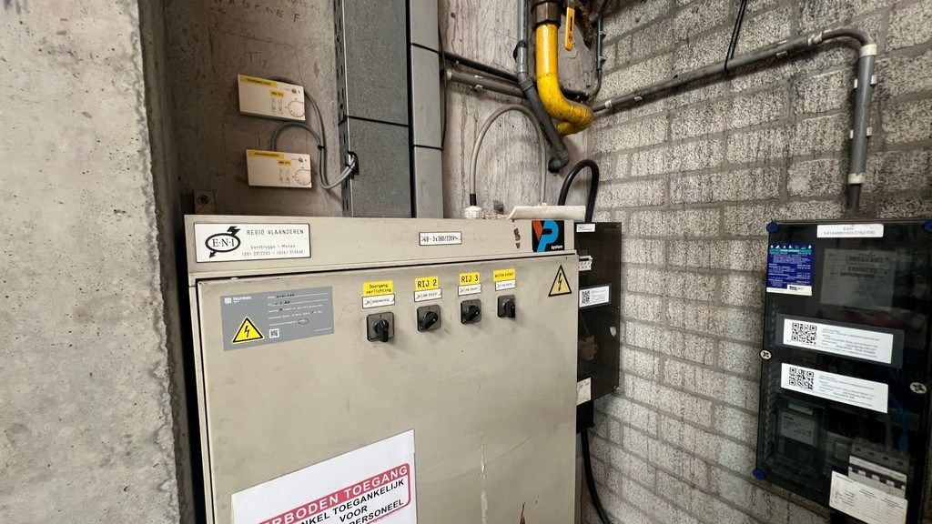 Loods met kantoren te huur in haven van Gent foto 7