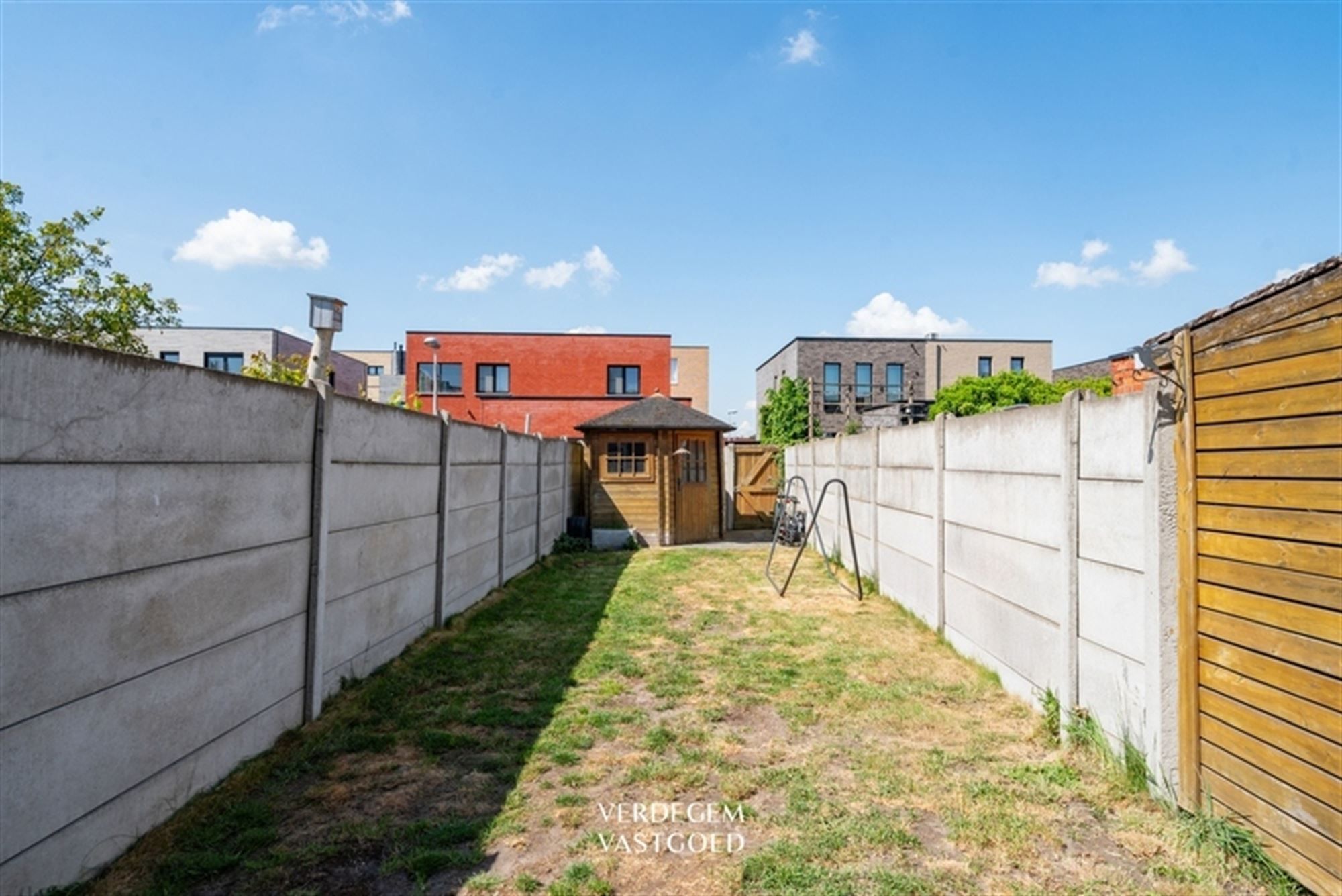 Knap gerenoveerde rijwoning met 2+1 slaapkamers en stadstuin met uitweg foto 14