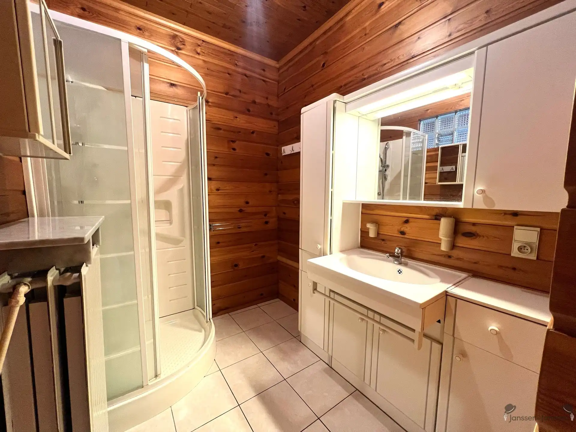 Charmante woning met garage foto 8