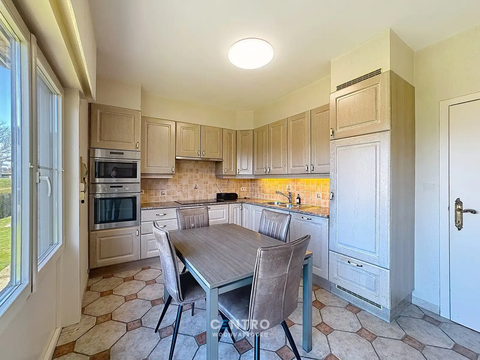 Interessant gelegen villa te Uitkerke met 3 slpks én 2 garages! foto 7