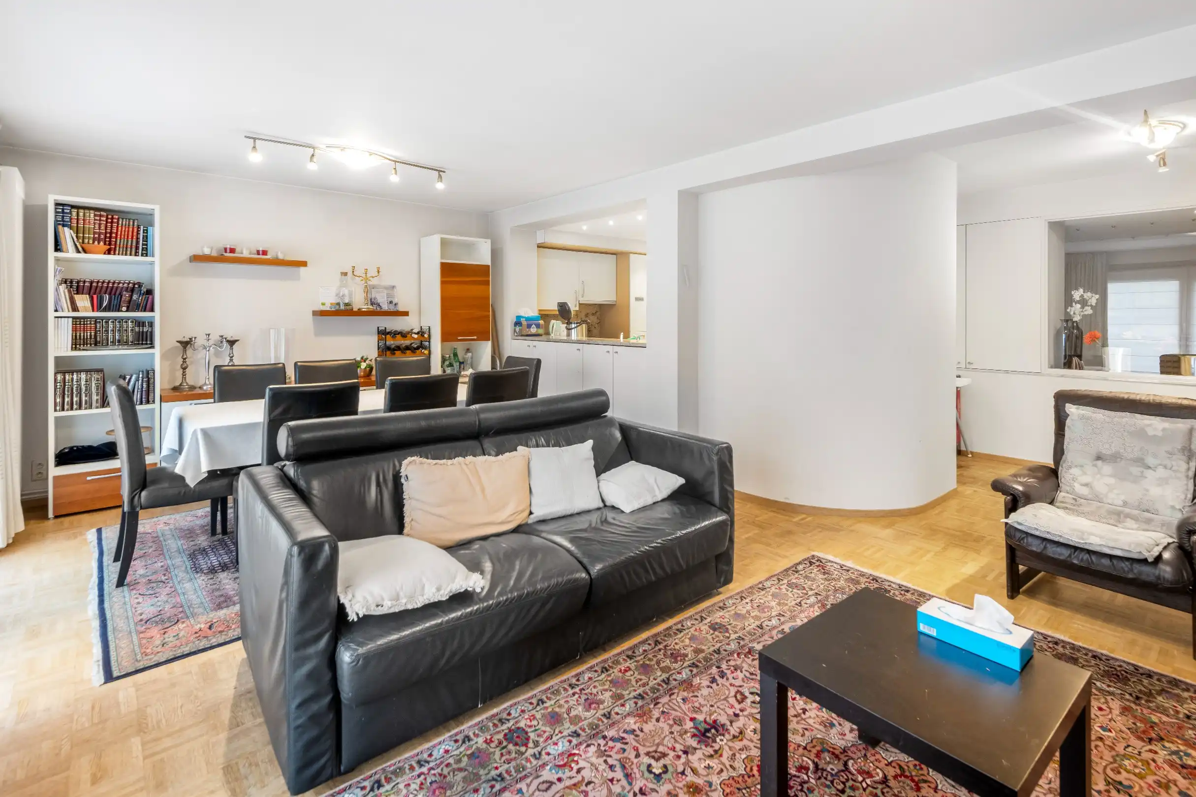 Gelijkvloers loftapp. met 3 slpk. en zeer ruim ZONNETERRAS. foto 2