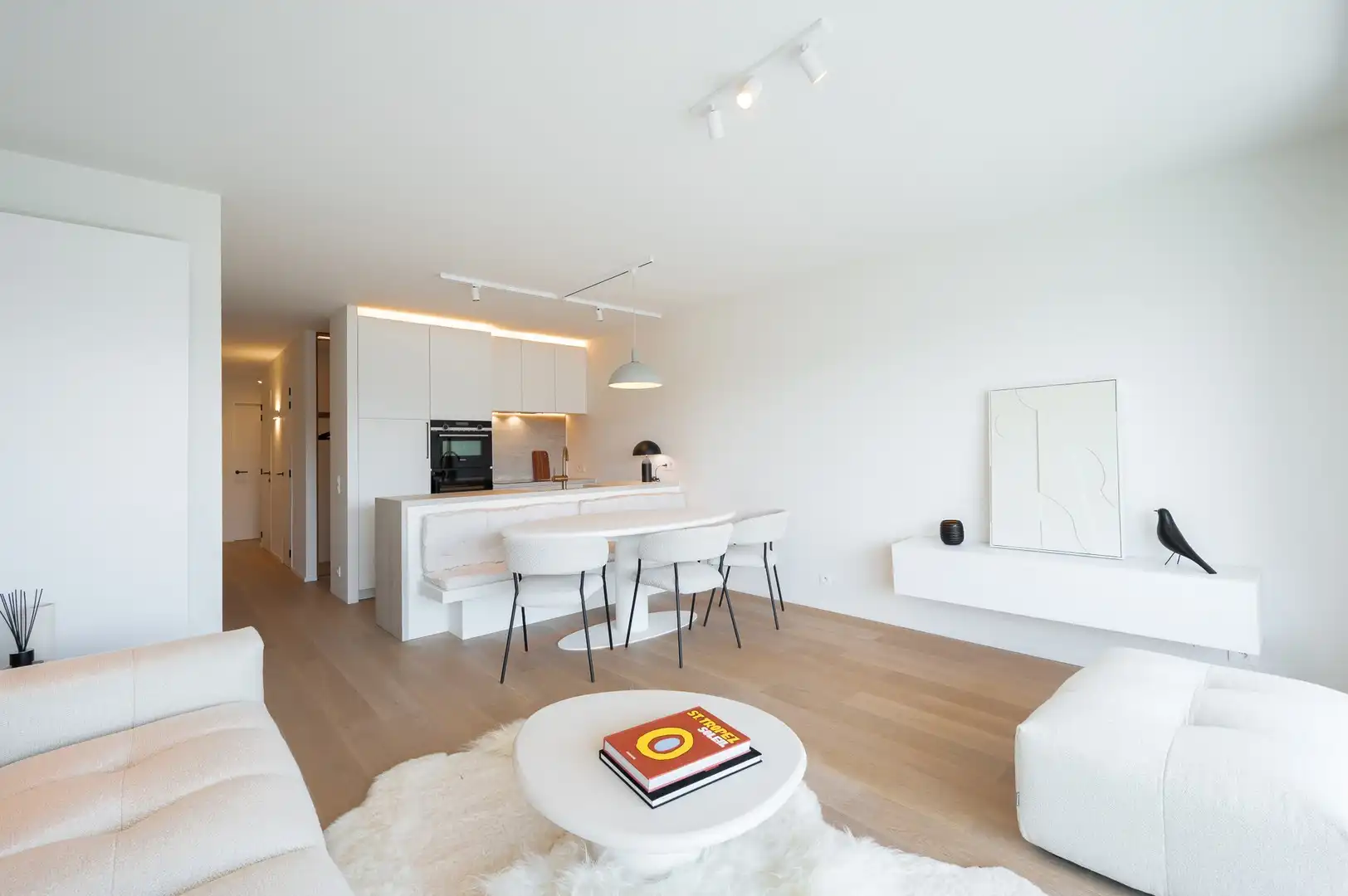 Volledig gerenoveerd appartement met zuidgericht terras heel centraal gelegen op de Kustlaan. foto 8