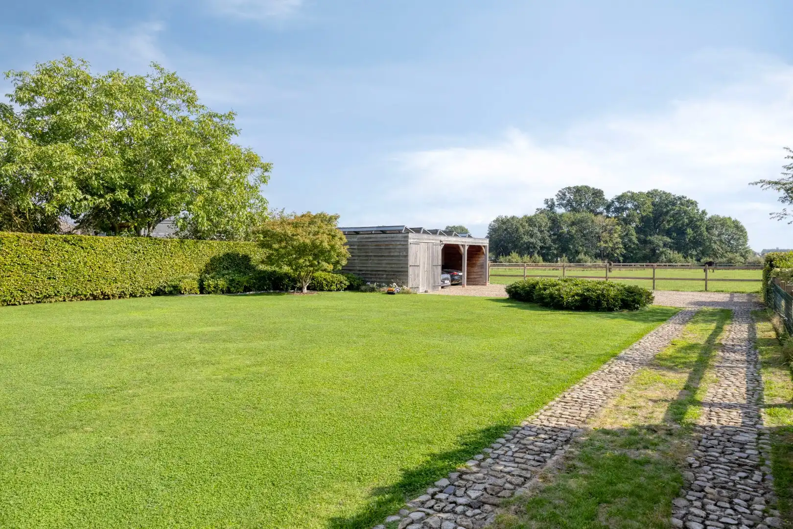 Prachtig afgewerkte villa met 4 slpks en 2 badkamers , landelijk gelegen op 1.080 m² ! foto 39