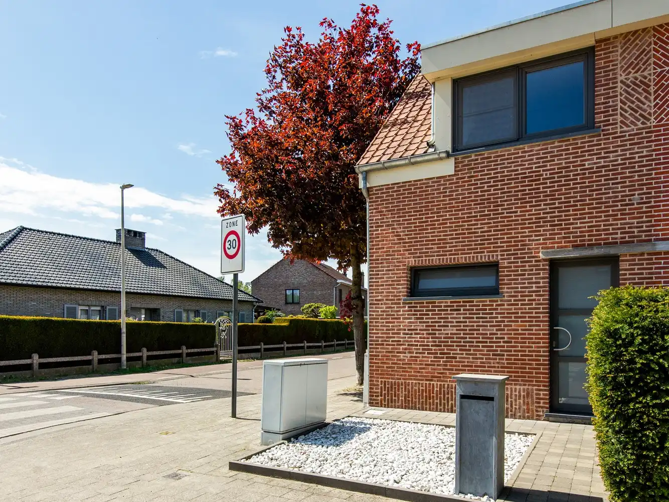 Hoofdfoto van de publicatie: Grotendeels gerenoveerde woning op leuke locatie in Broechem!