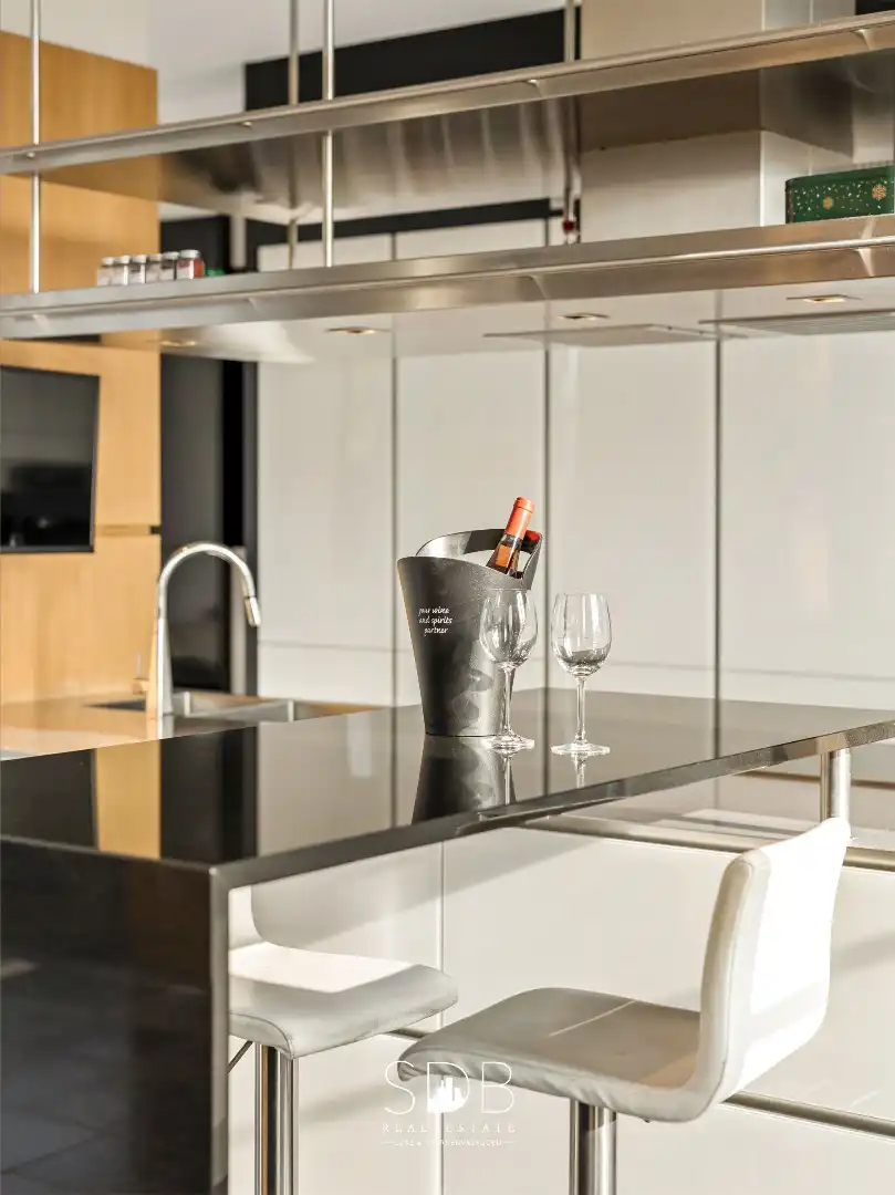 Prachtige villa in hoevestijl met bijgebouwen en graslanden op 89.070m² foto 17