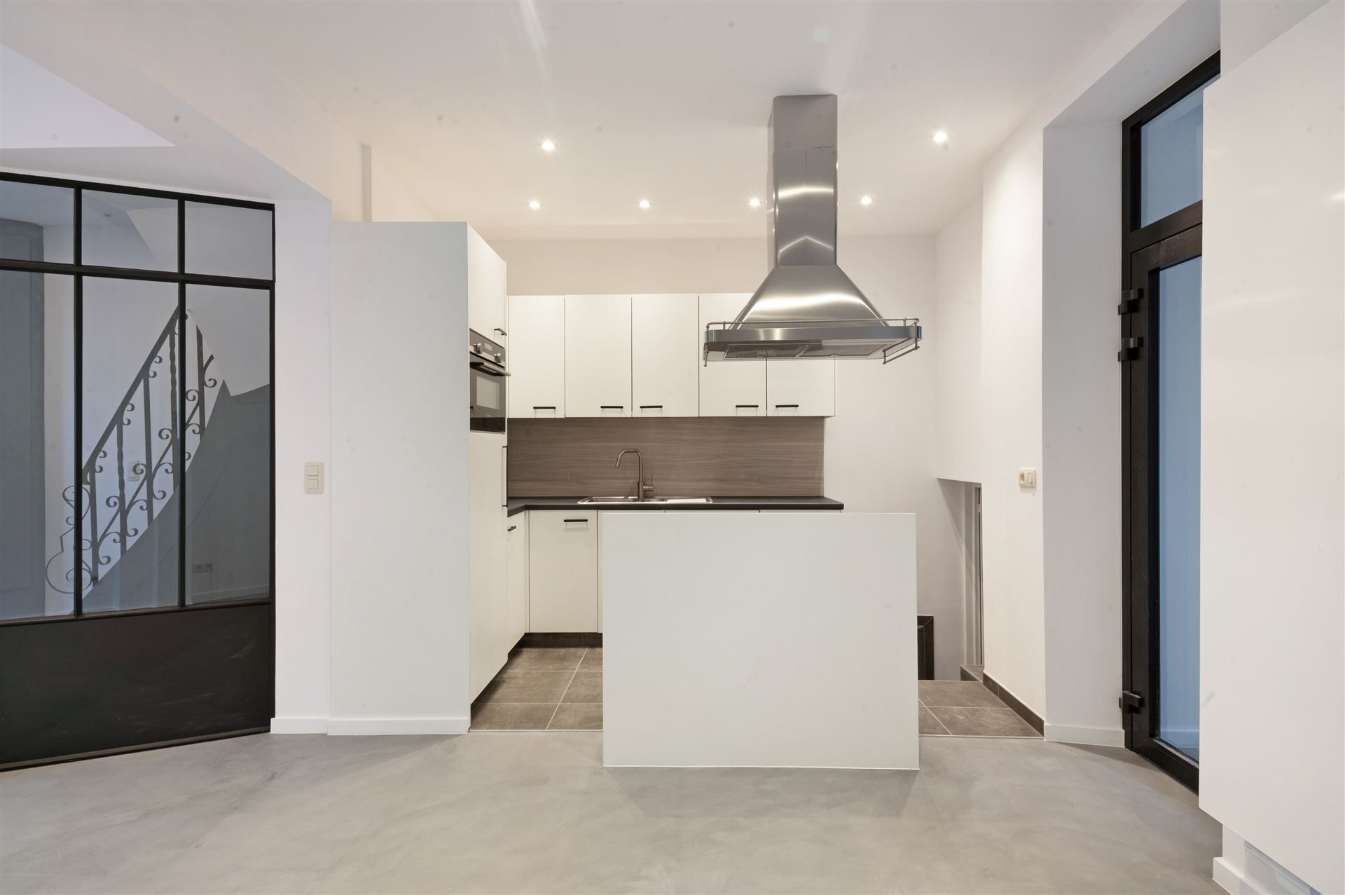 Recent gerenoveerde woning nabij het centrum van Oudenaarde! foto 6