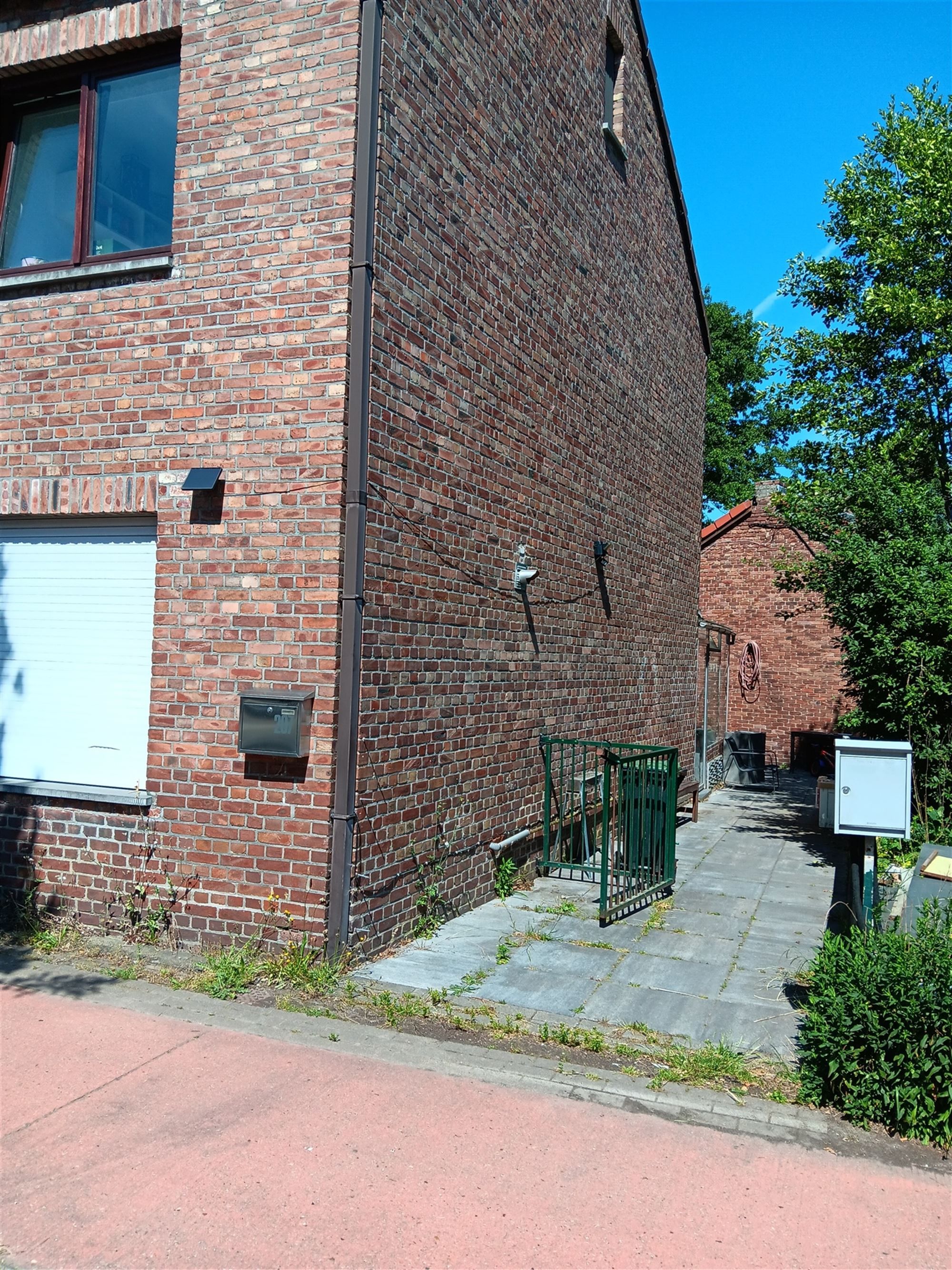 Vrijstaande woning op toplocatie in Genk foto 20