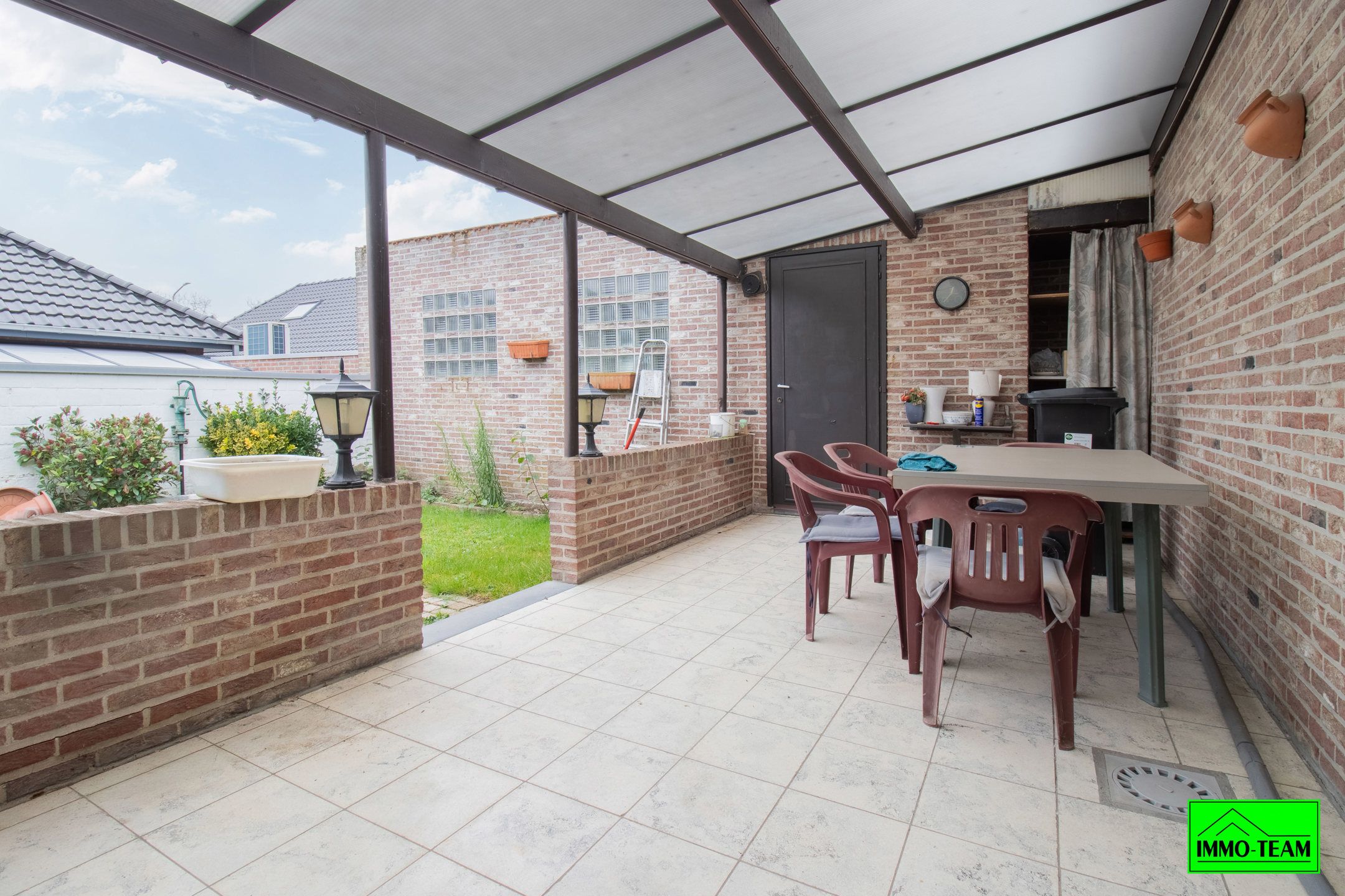 Rustig gelegen gezinswoning met tuin en garage foto 11