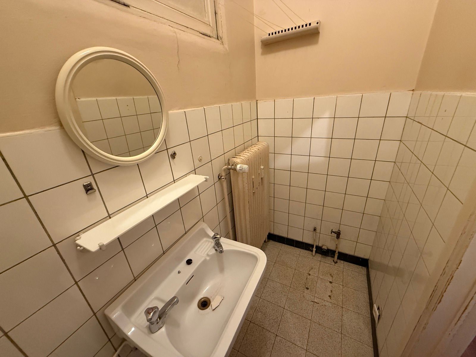 Te renoveren gelijkvloers appartement met 2 slaapkamers foto 13