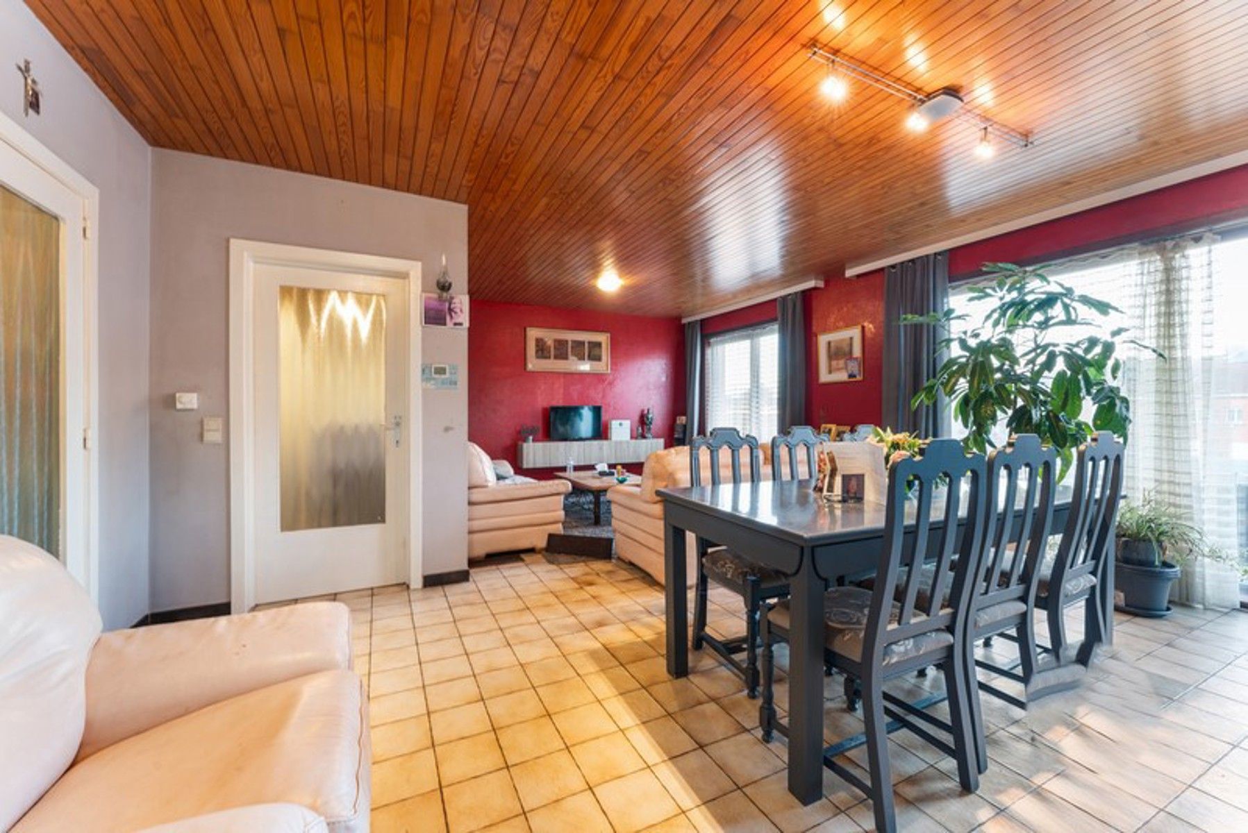 1-slaapkamer appartement met parkeerplaats in Roeselare foto 5