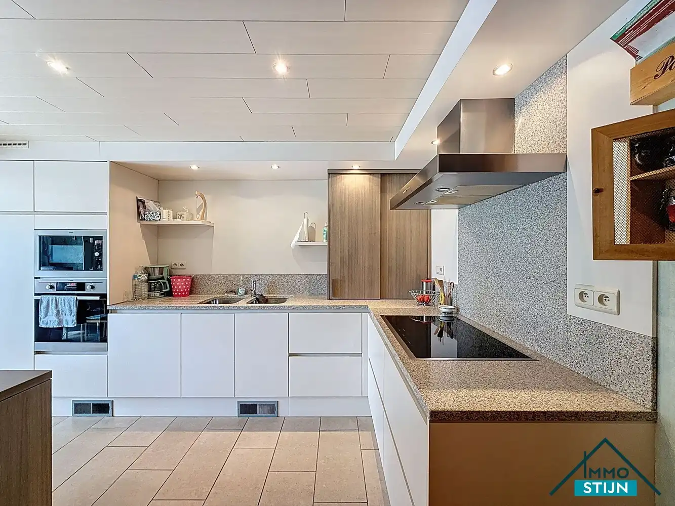 Landelijk gelegen woning met dubbele garage foto 5