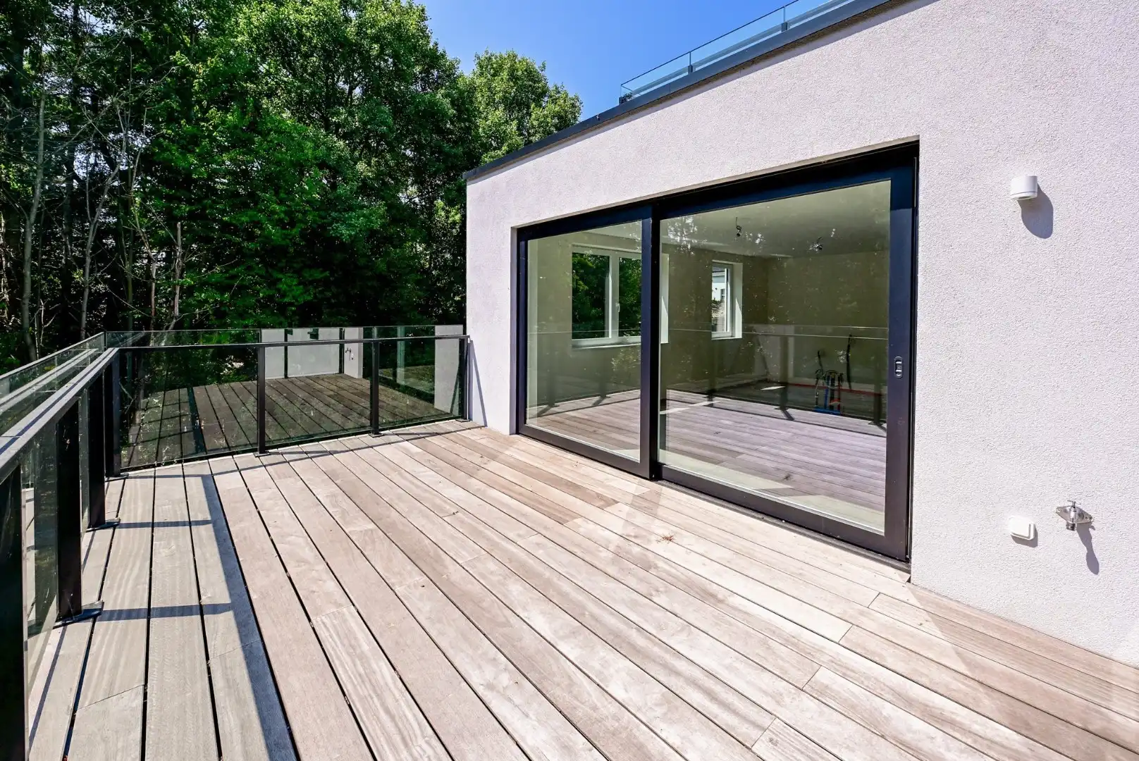 Ruim 2-slpk appartement met 15m2 zuidgericht terras met volle privacy foto 3