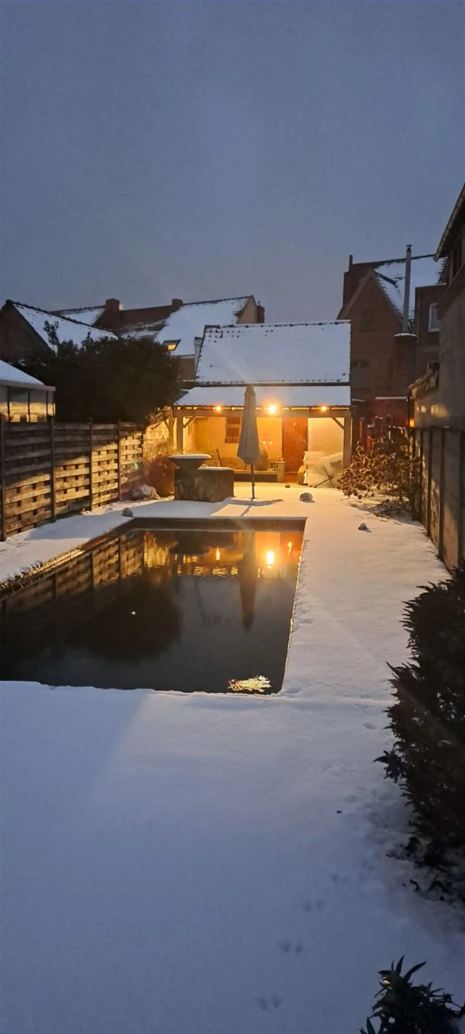 Hoofdfoto van de publicatie: RUIME WONING MET 3 SLKS, 2 BADK & TOEGANKELIJK VIA TUIN !!!