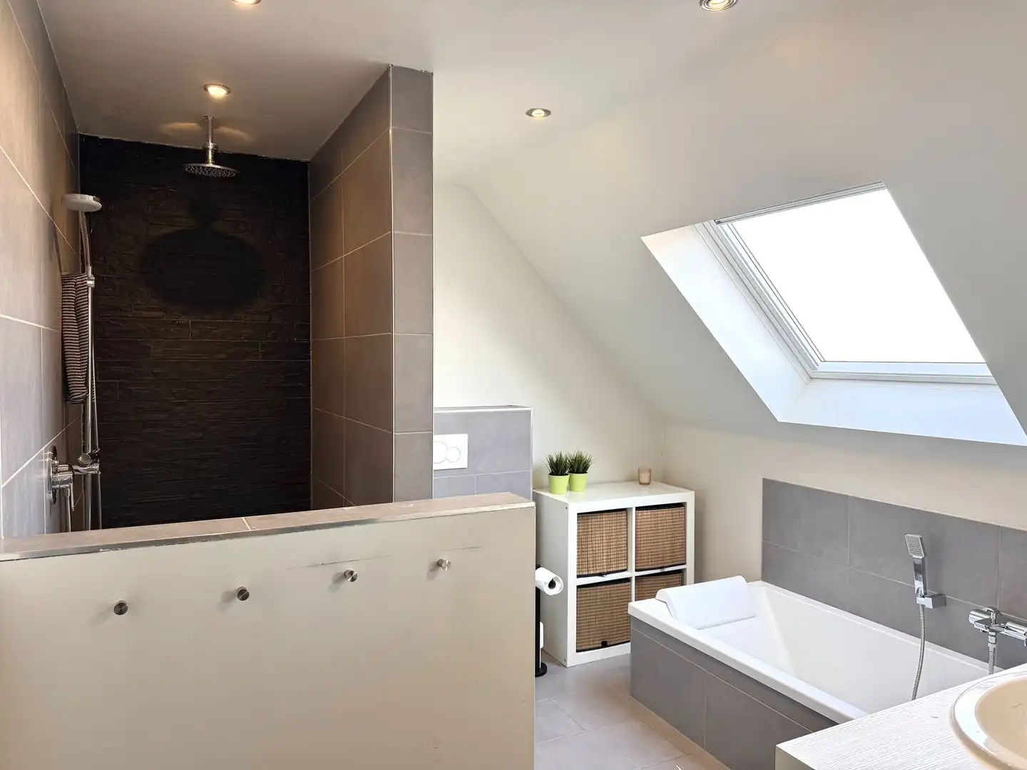 Instapklare én energiezuinige woning met zwemvijver vlak bij yachthaven. foto 12