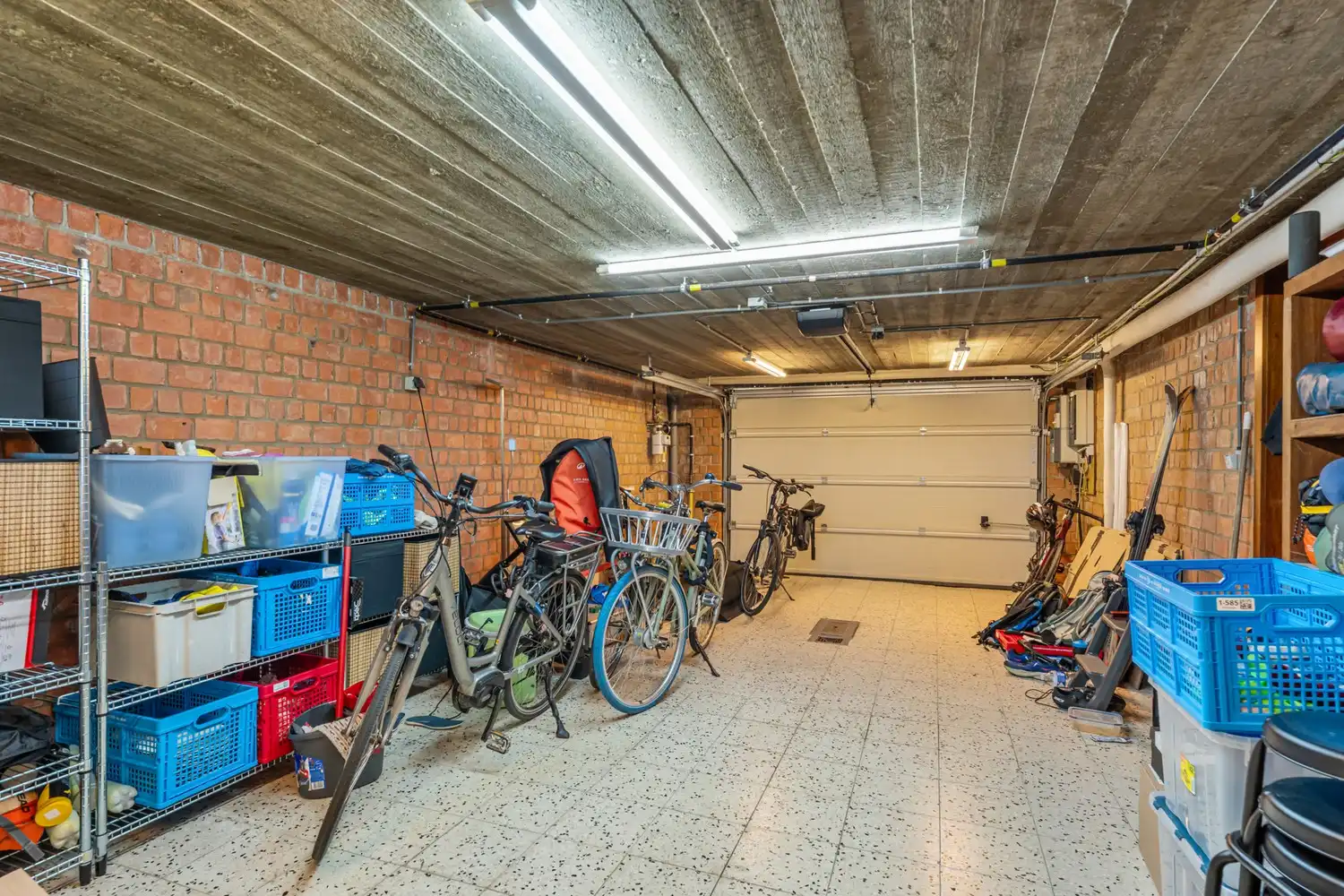Gerenoveerde en energiezuinige woning met 3 slaapkamers, een diepe tuin en een garage met een oprit op een toplocatie te Kessel-Lo! foto 4
