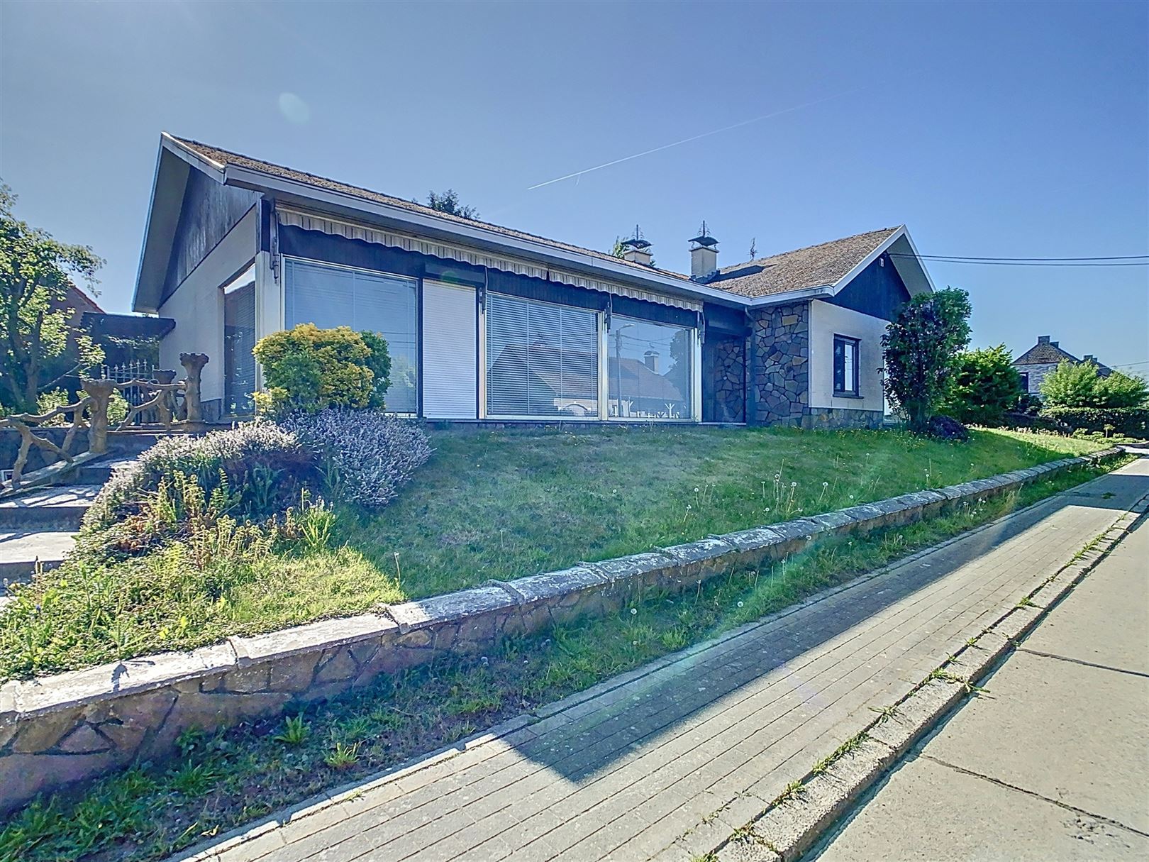 Hoofdfoto van de publicatie: Ruime woning af te werken, 3/5 slpks, garage, tuin, 16a 03ca