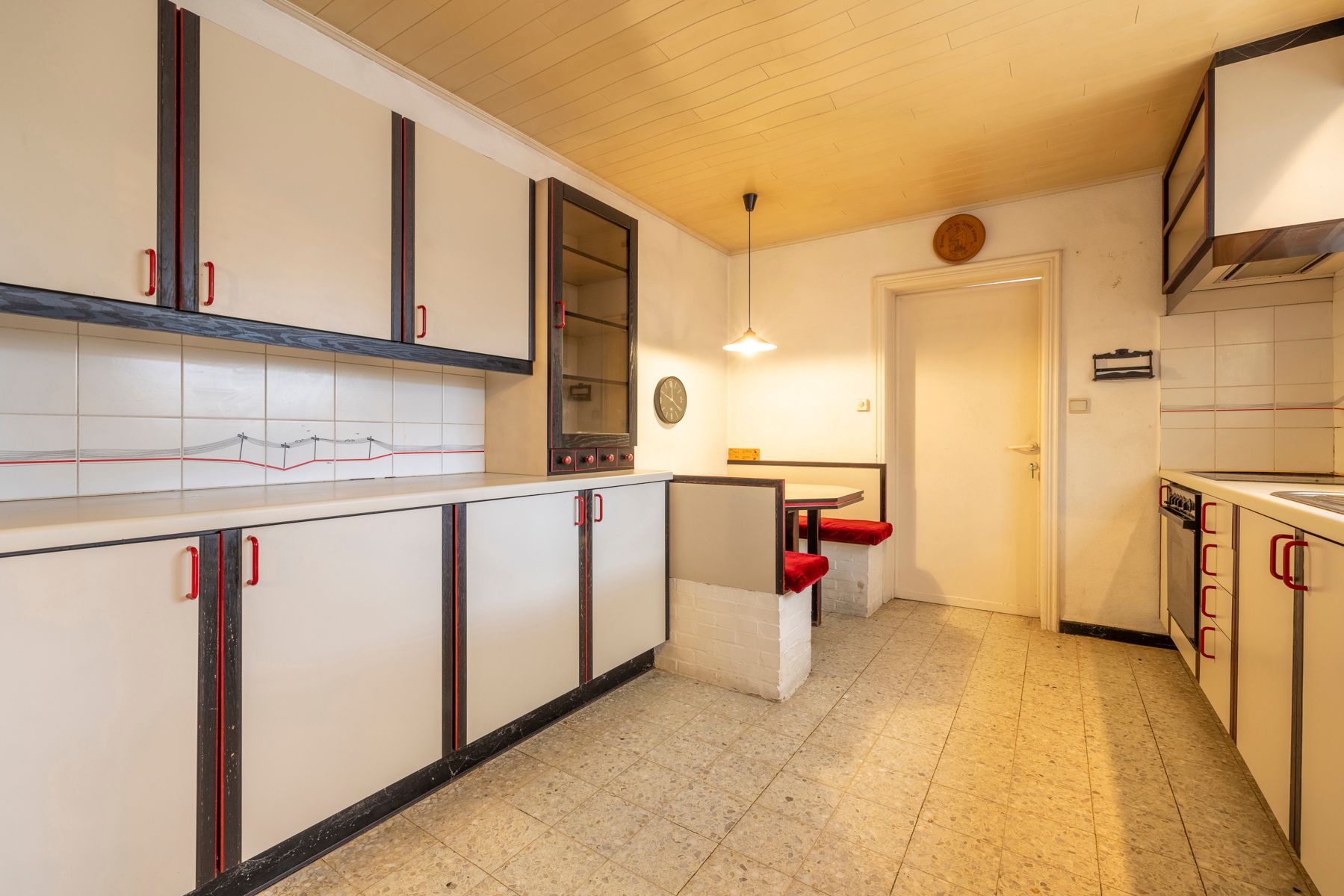 Halfopen woning met 4 slaapkamers, tuin en garage foto 15