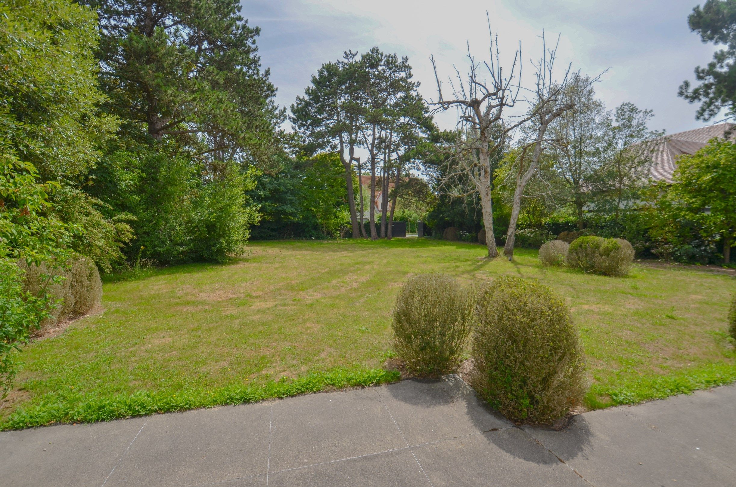 Exclusieve villa ,rustig gelegen op een perceel van 1628 m² nabij de Royal Zoute Tennis Club. foto 15