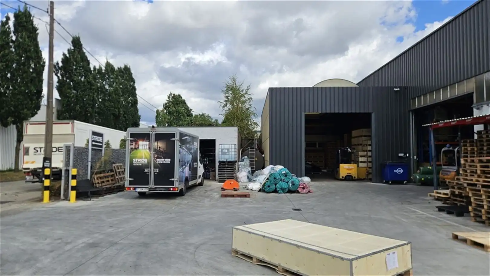 Magazijn met kantoren op toplocatie in Zwijnaarde foto 31